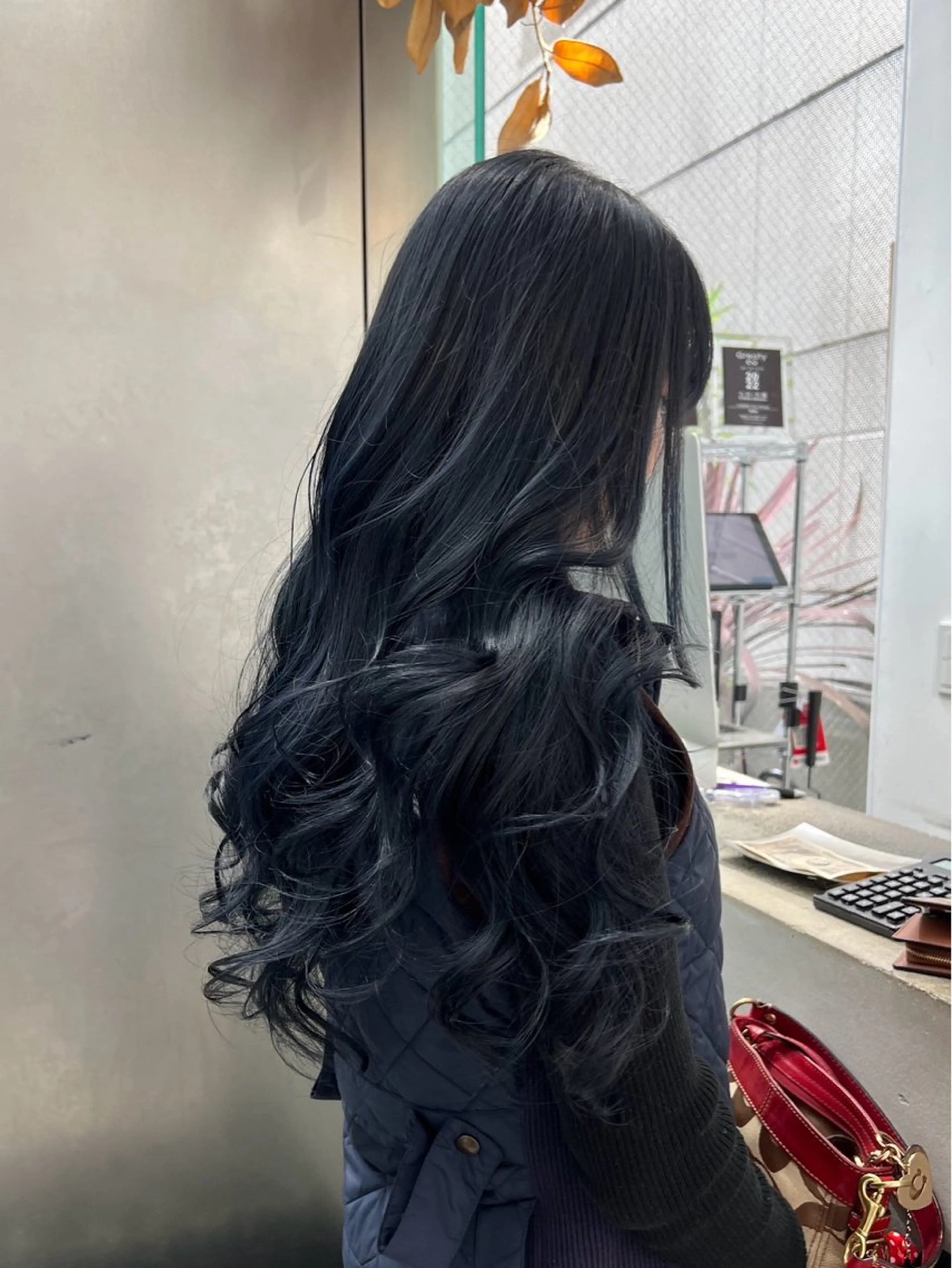 ロング カラー ブリーチ ブルーカラー ネイビーカラー ヘアカラー トリートメント CHERIEブリーチ ダブルカラー 天神のヘアスタイル