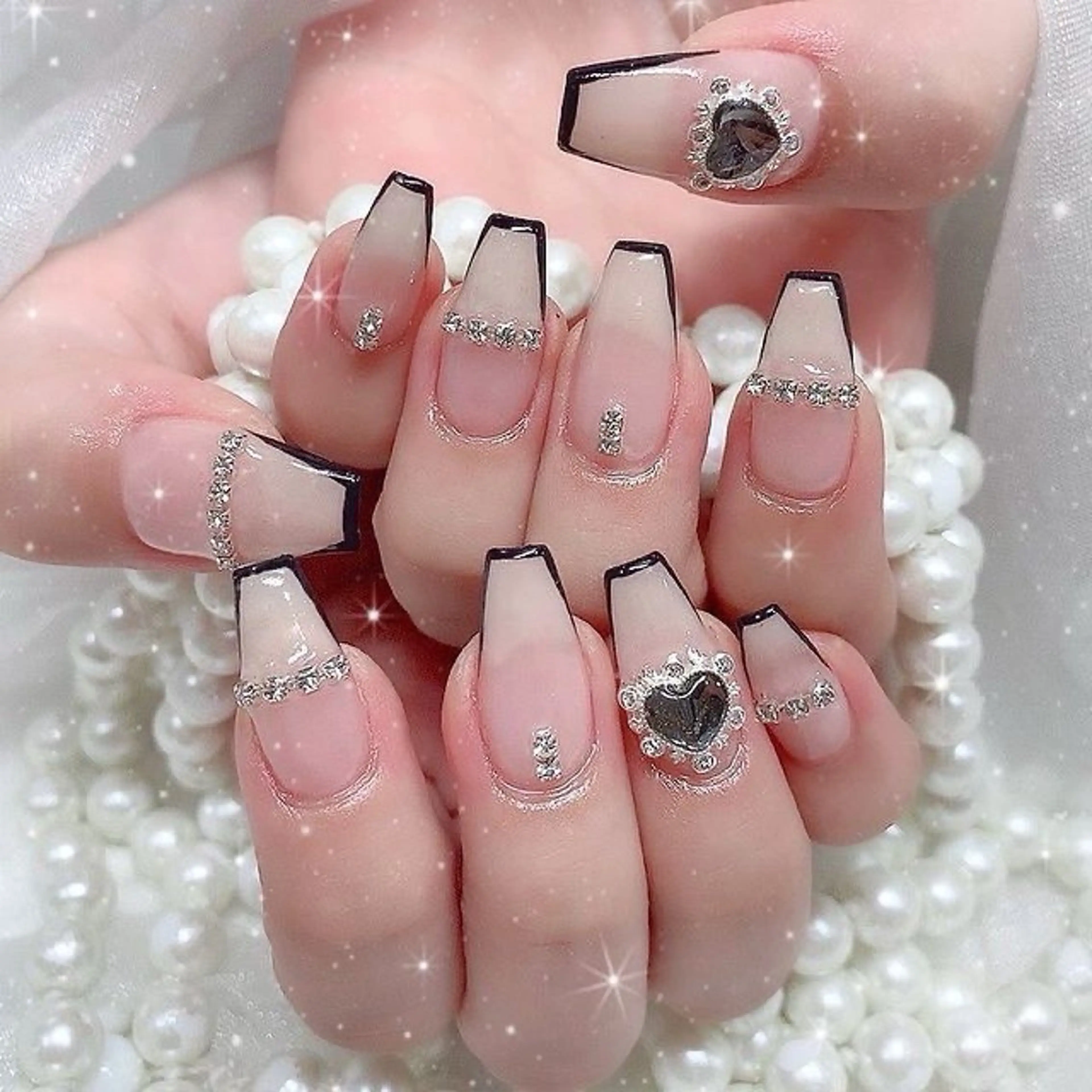 ネイル マグネットネイル ピンク ネイルチップ 冬ネイル クリスマス ハンドネイル Lee Nailsのネイルデザイン