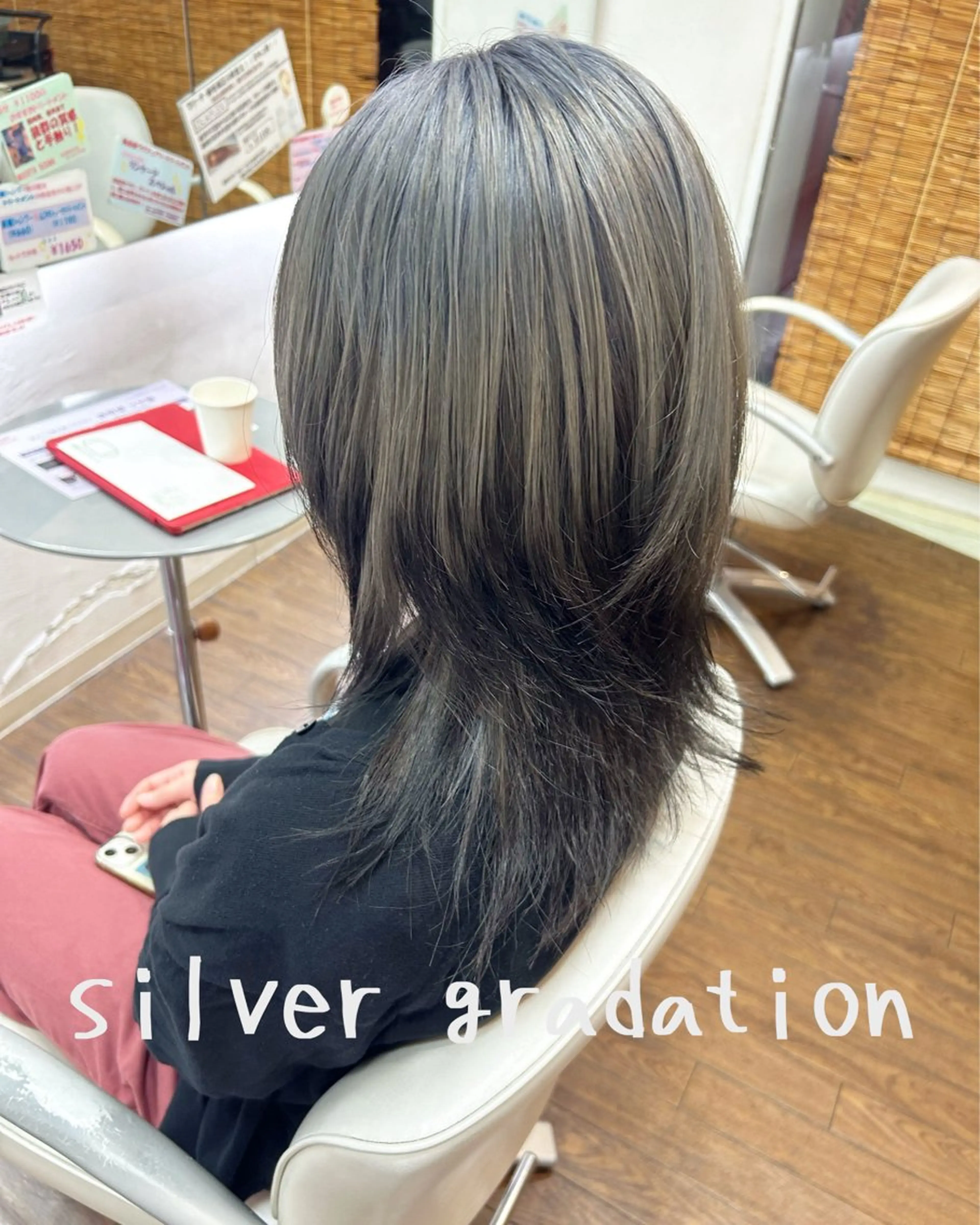 セミロング カラー ダークシルバー シルバー GLAD 萩原のヘアスタイル