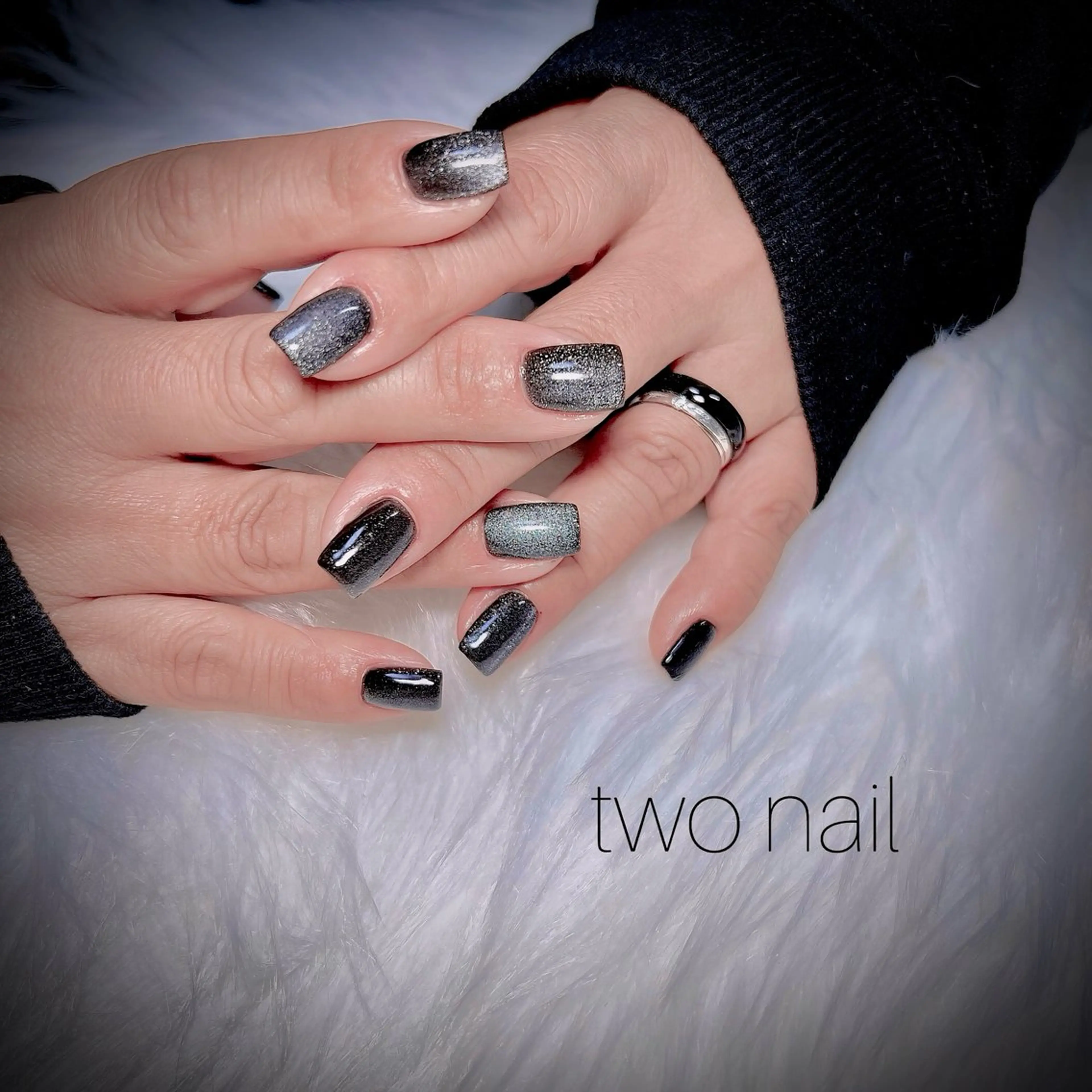 ネイル キラキラネイル マグネットネイル ショートネイル ネイルチップ ホワイト ハンドネイル two nailのネイルデザイン