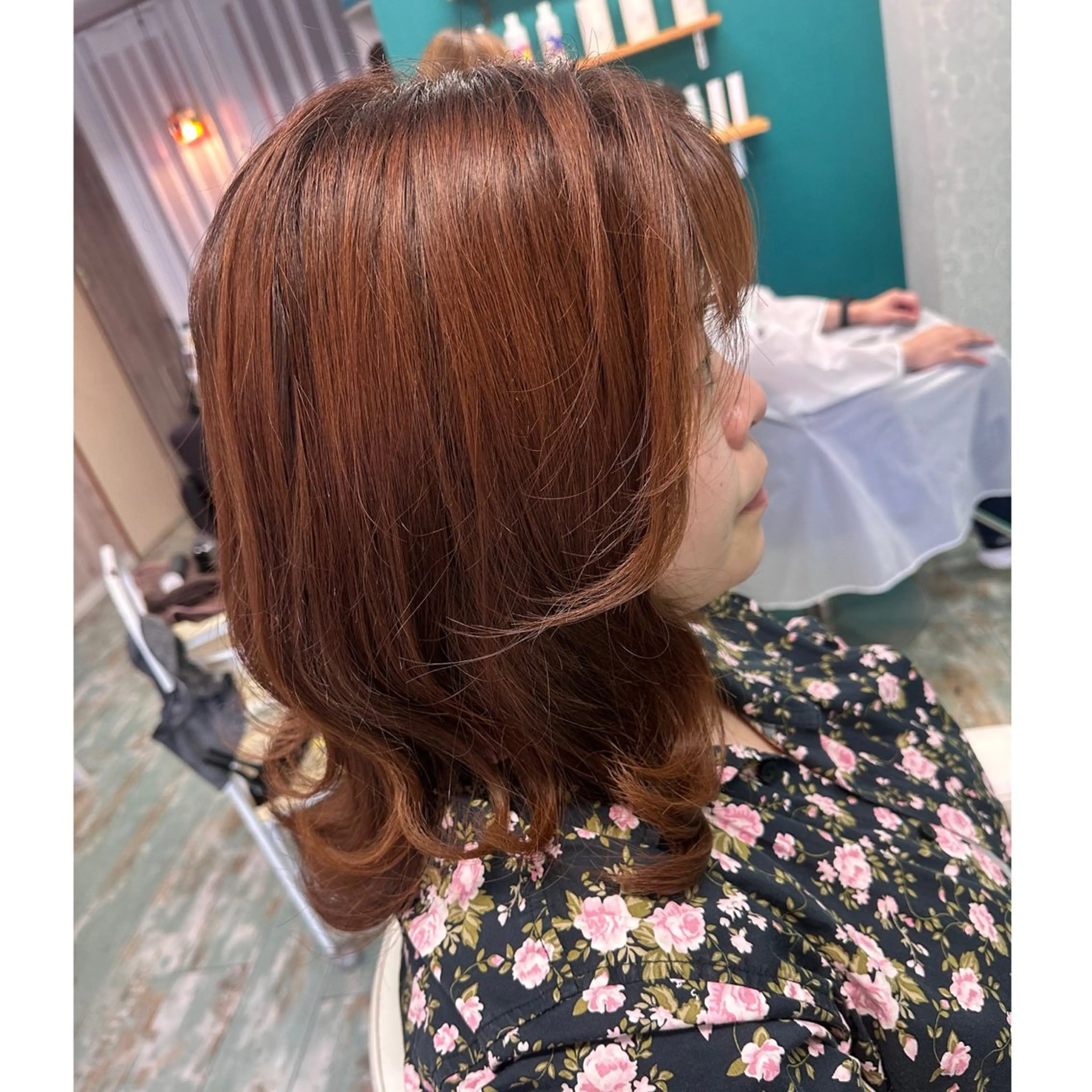 ミディアム 三原 友美のヘアスタイル
