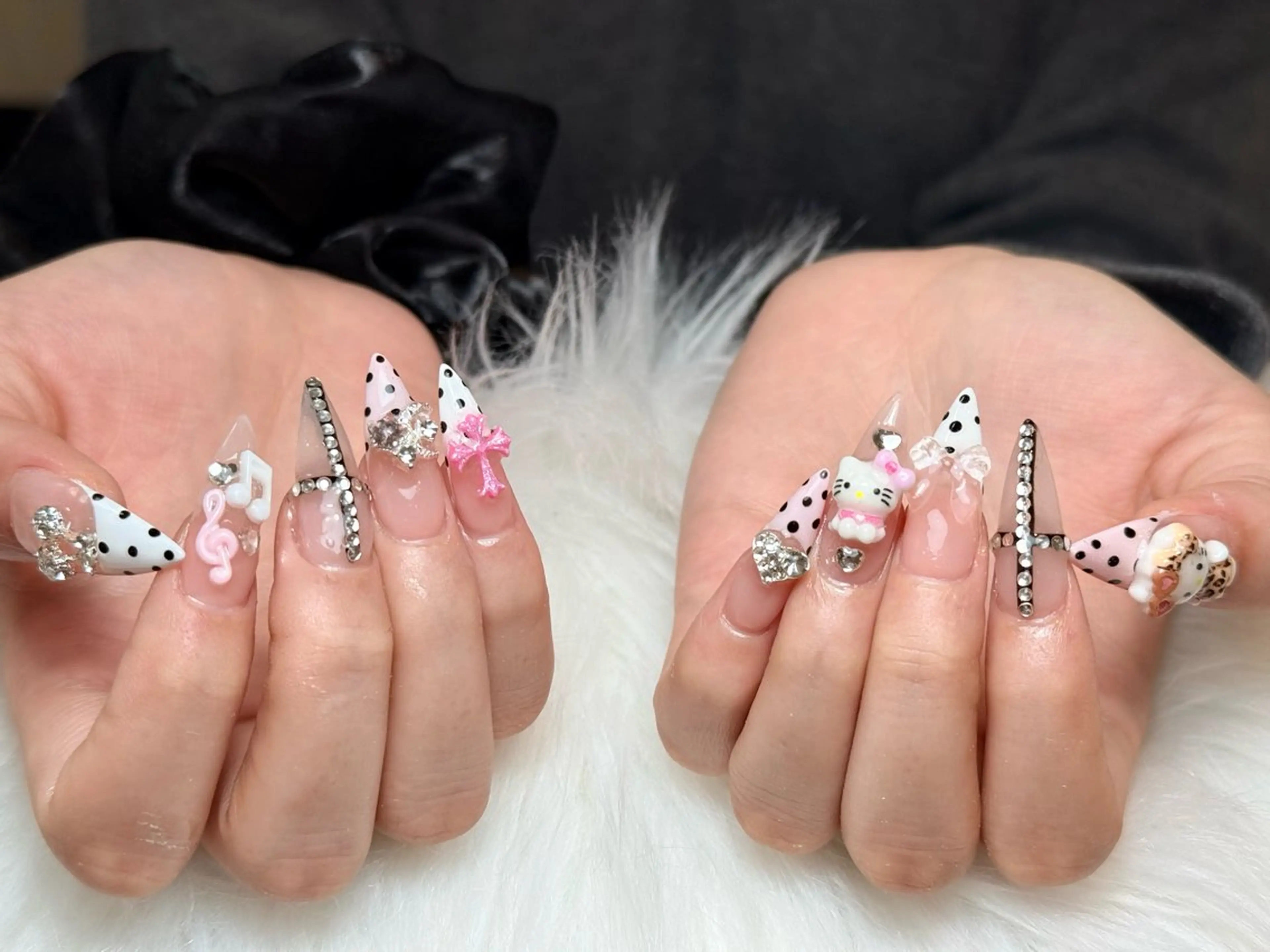 ネイル フレンチネイル ジェルネイル ガーリー 韓国ネイル ロングネイル ハンドネイル タオ チャンのネイルデザイン