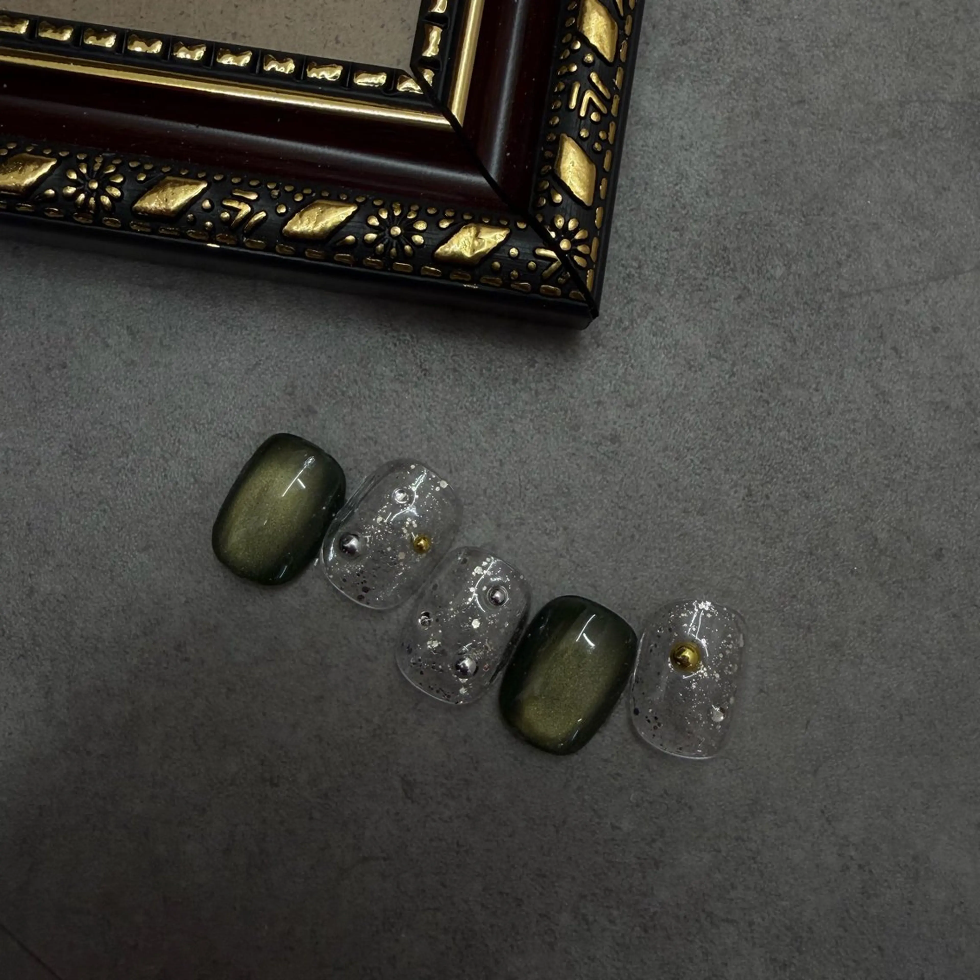 ネイル ドット ジェルネイル キラキラネイル マグネットネイル ニュアンスネイル ハンドネイル ハンドケア Bana_ Nailのネイルデザイン