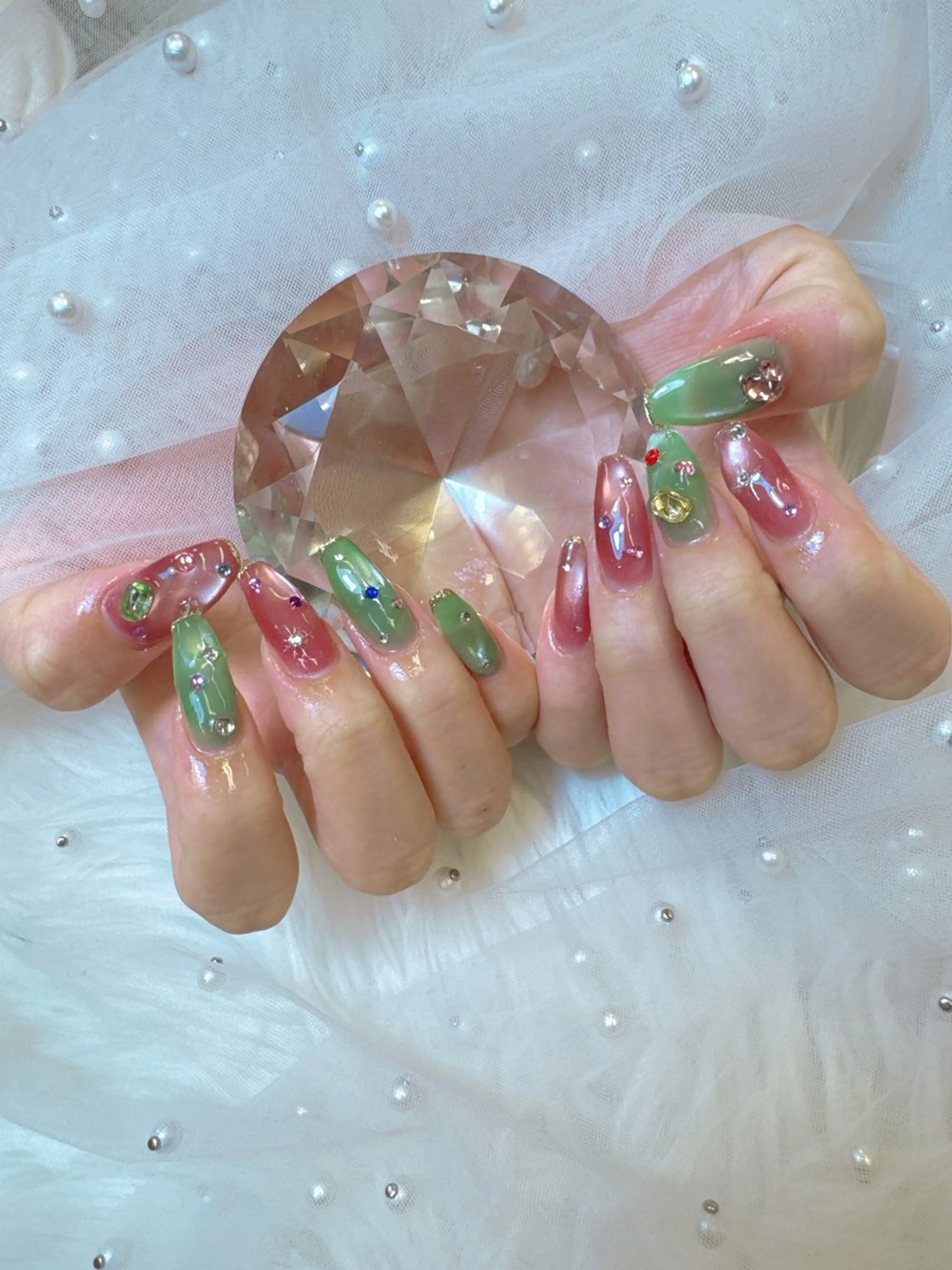 ネイル 成人式 フレンチネイル ジェルネイル ガラスフレンチ ハート ハンドネイル Queeens nailのネイルデザイン