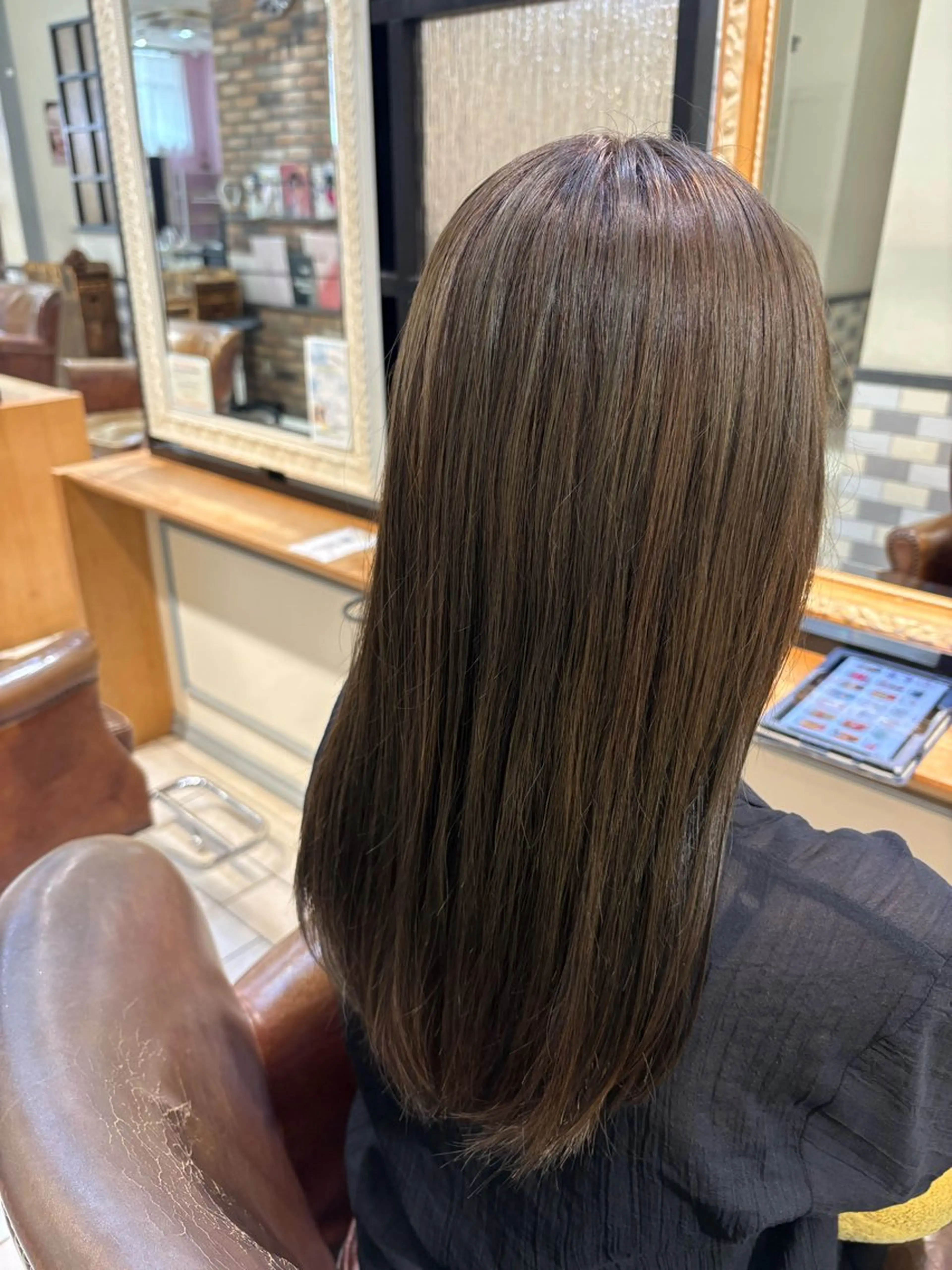 ロング カラー オリーブカラー ヘアカラー トリートメント SUZUKI AIRIのヘアスタイル