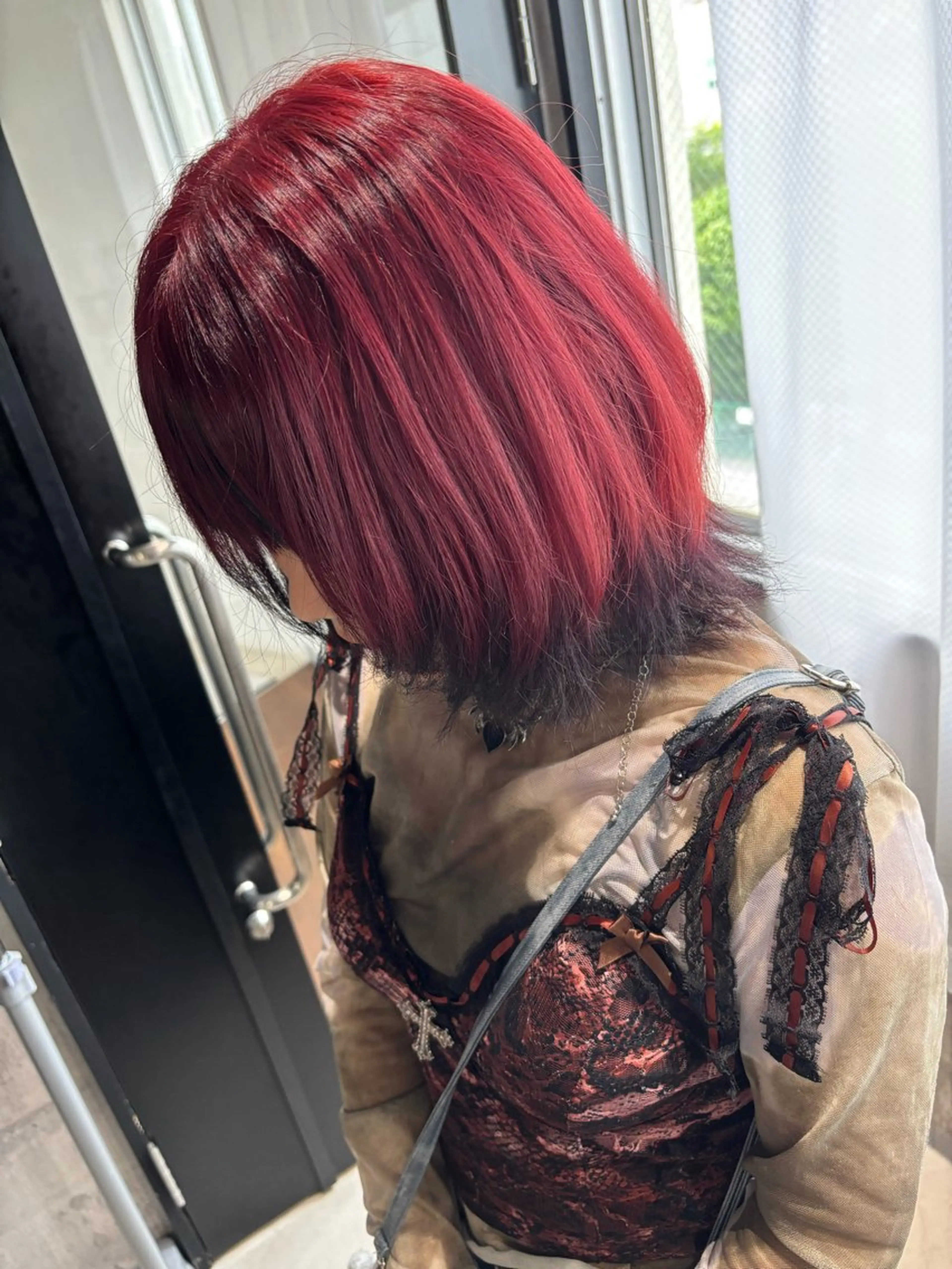 ミディアム カラー 黒髪 レッドカラー カット ヘアカラー トリートメント _WHITE / KENTOのヘアスタイル