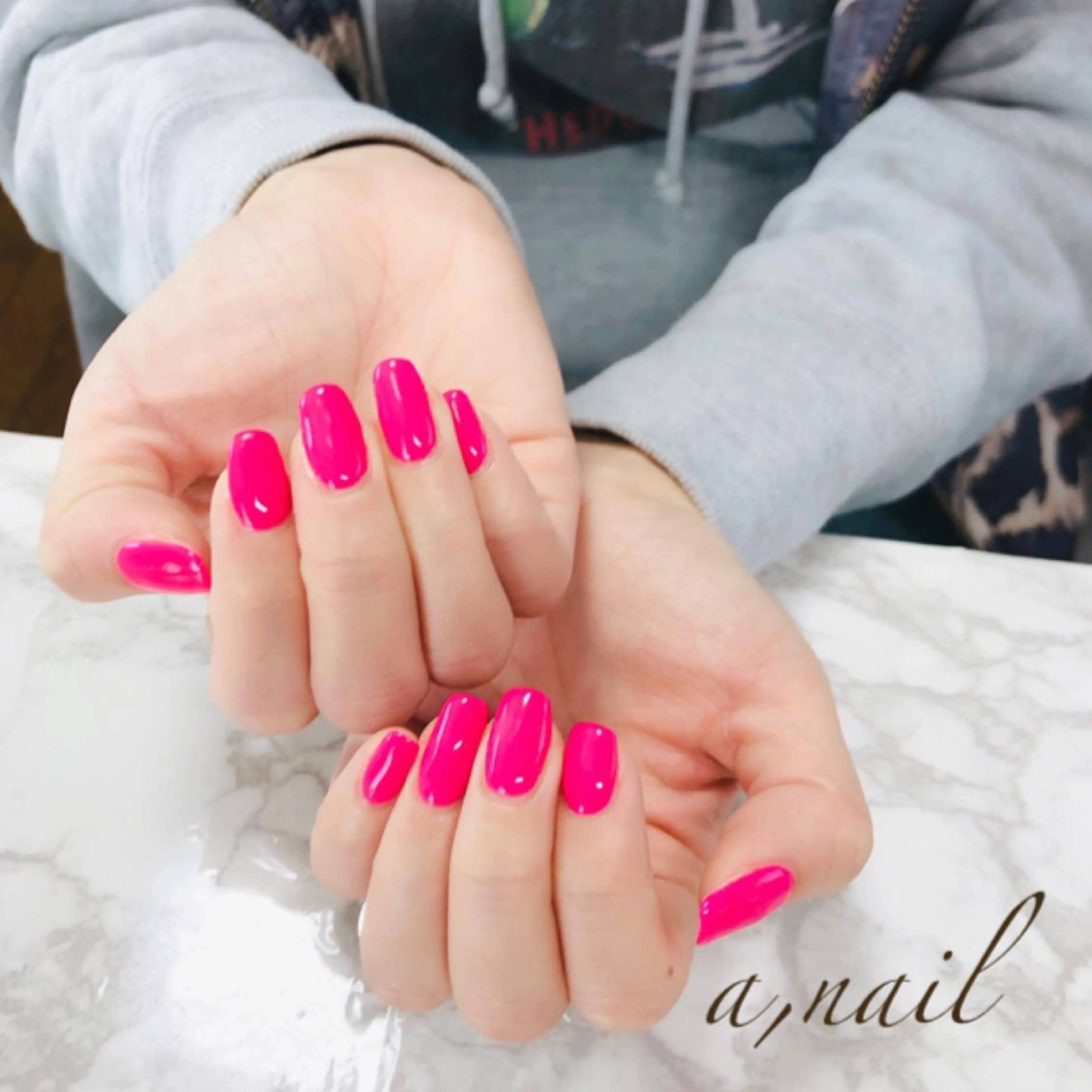 ネイル フットネイル ラメ(グリッター) ニュアンスネイル オフィスネイル ワンカラーネイル ハンドネイル ネイルサロン エーネイルのネイルデザイン