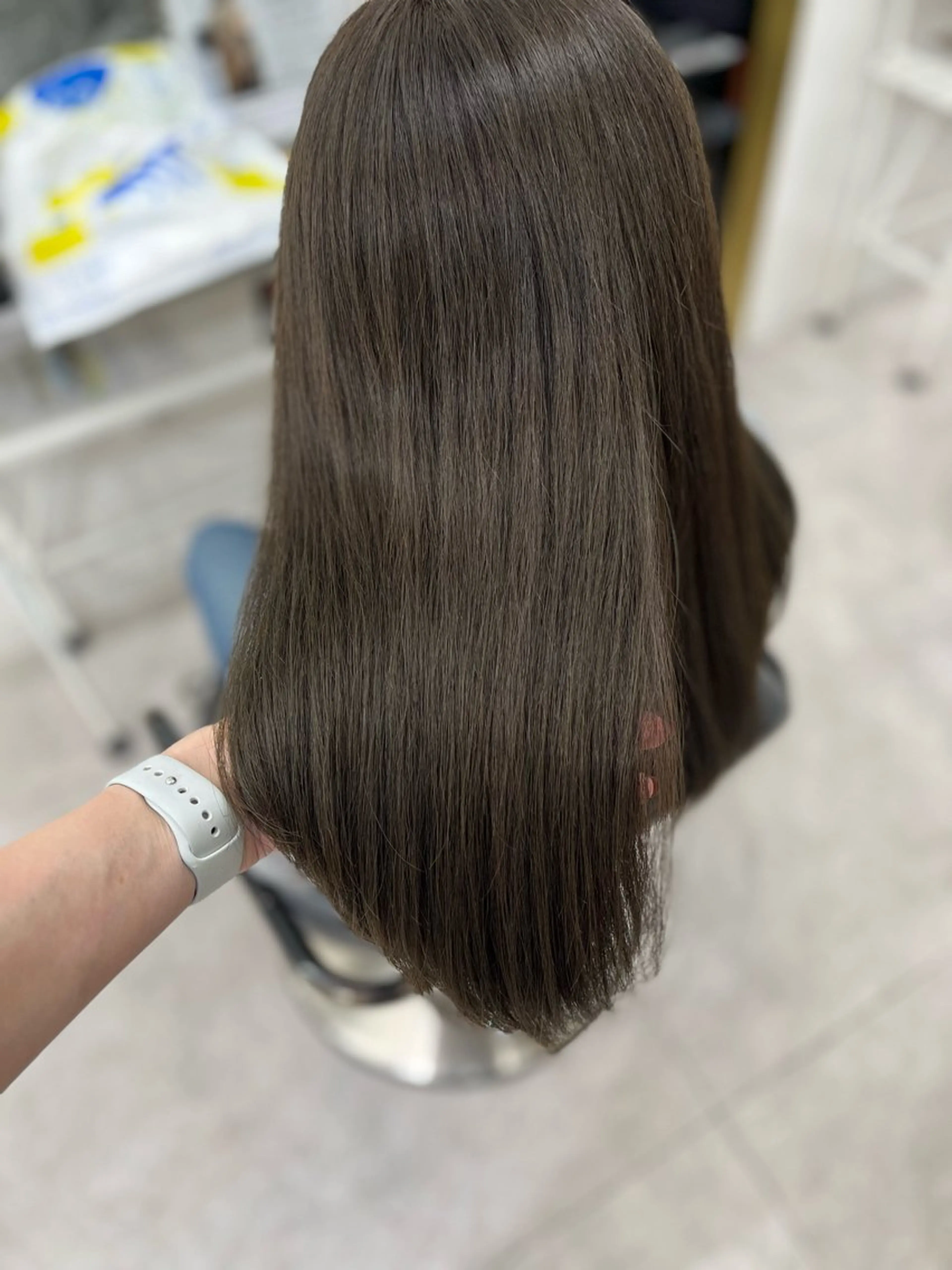 セミロング カラー フォギーグレージュ グレージュ 🫧ぷる艶カラー🫧 Yuubi🦩のヘアスタイル