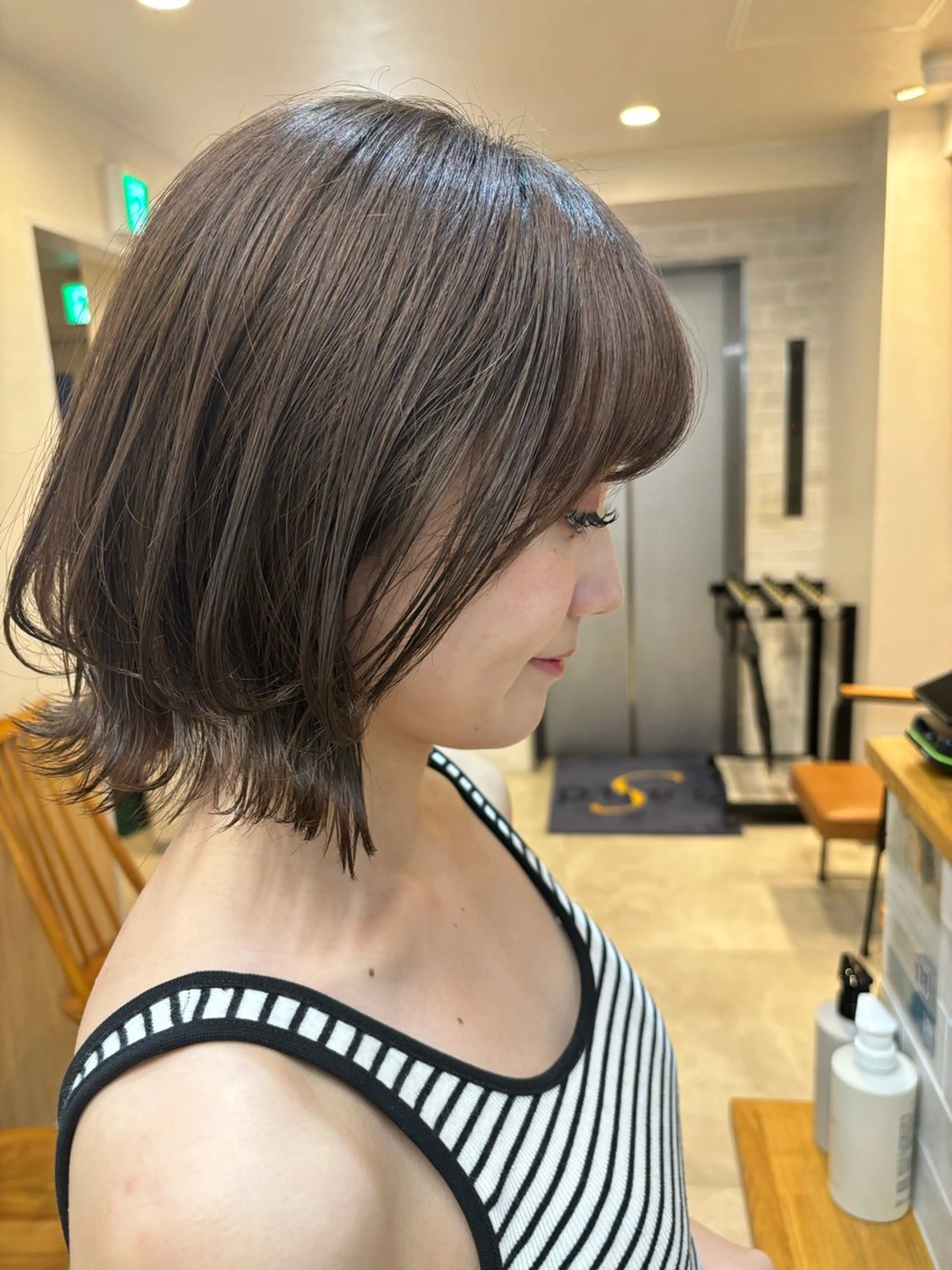 セミロング トリートメント レイヤー・カット モデル・透明感カラーのヘアスタイル