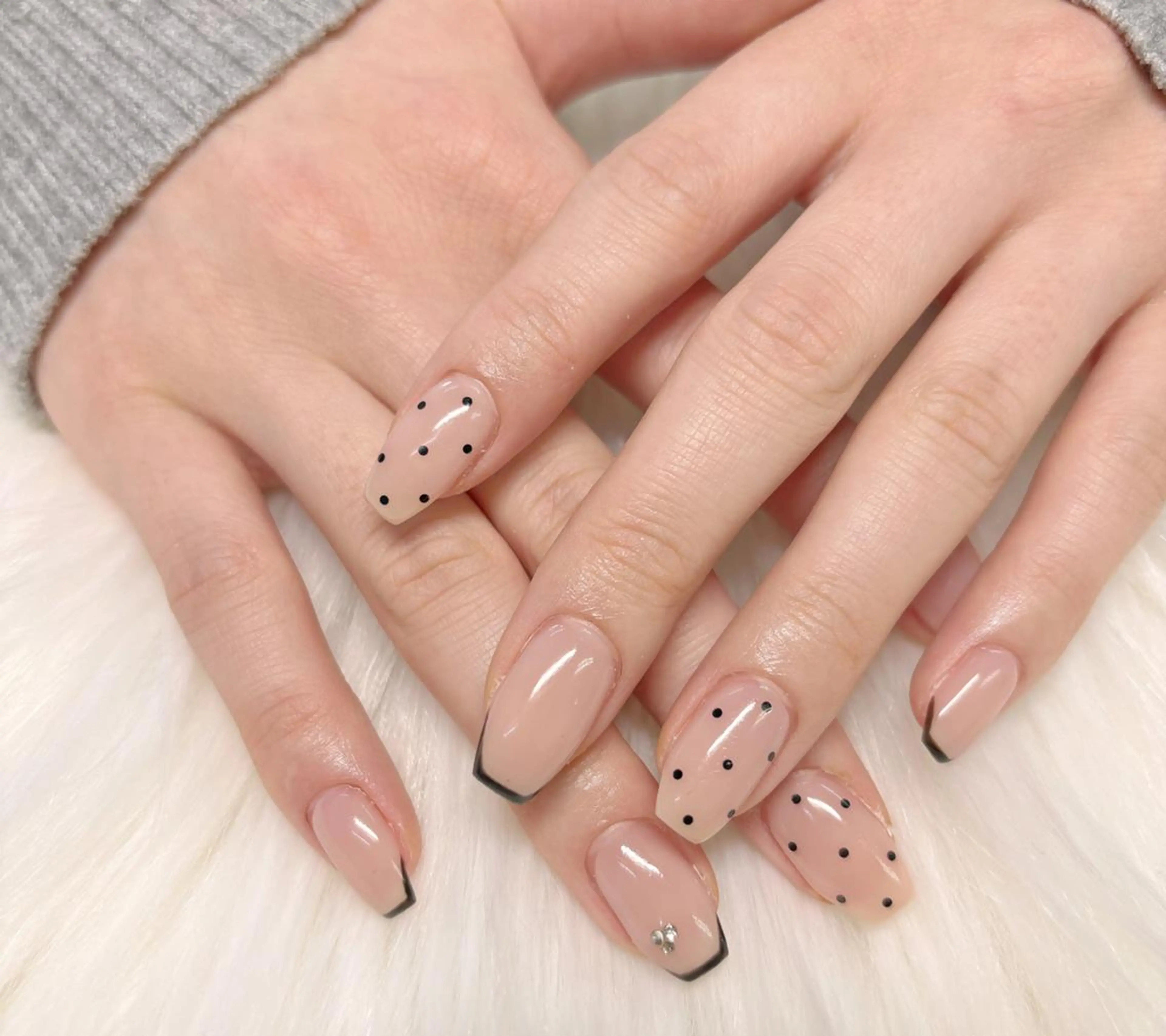 ネイル オーロラネイル チークネイル 長さ出し フットネイル フレンチネイル ハンドネイル リラネイル すみれのネイルデザイン