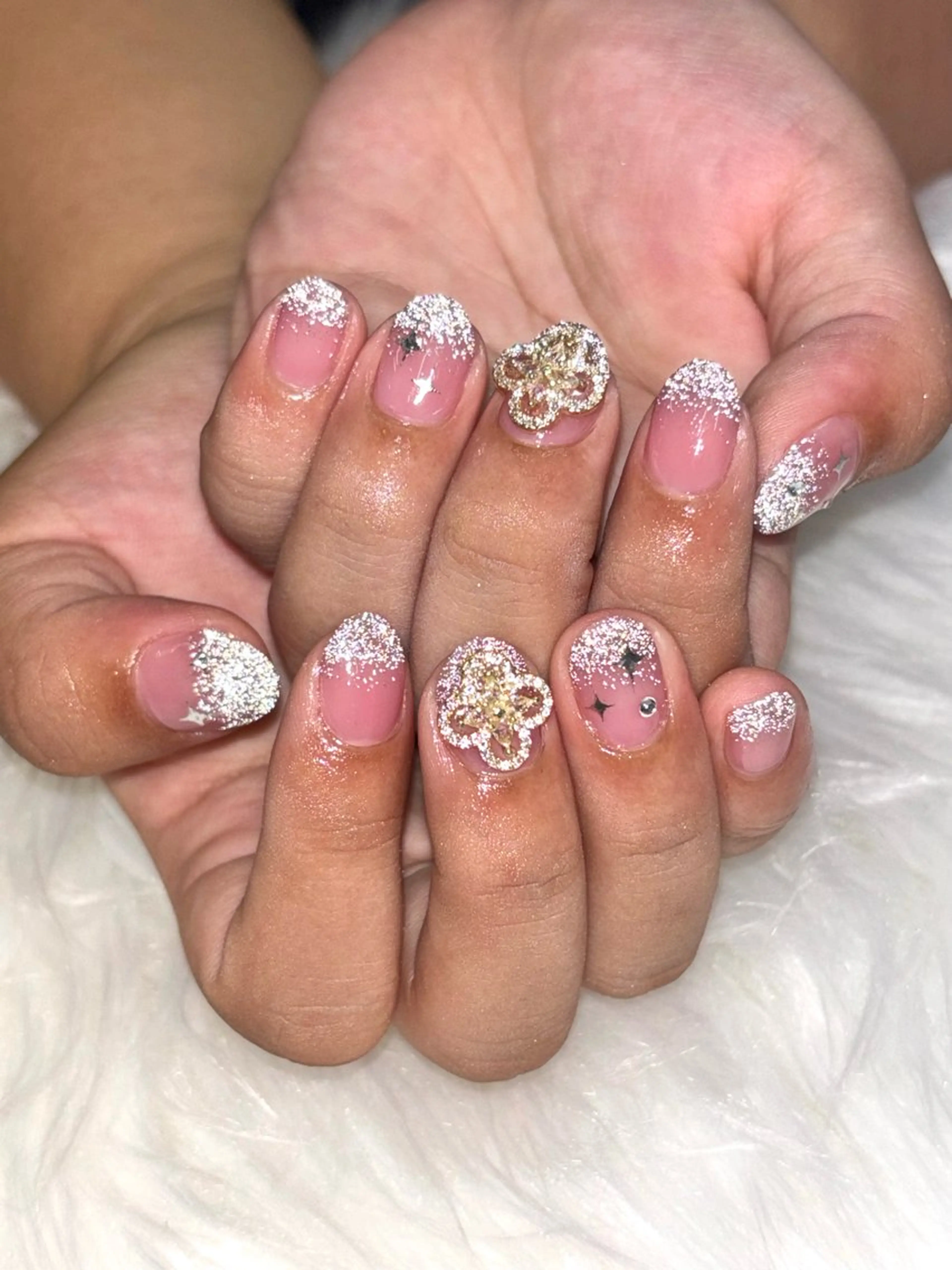 ネイル フラッシュネイル グラデーション キラキラネイル ラメ(グリッター) シンプルネイル ハンドネイル M Hのネイルデザイン