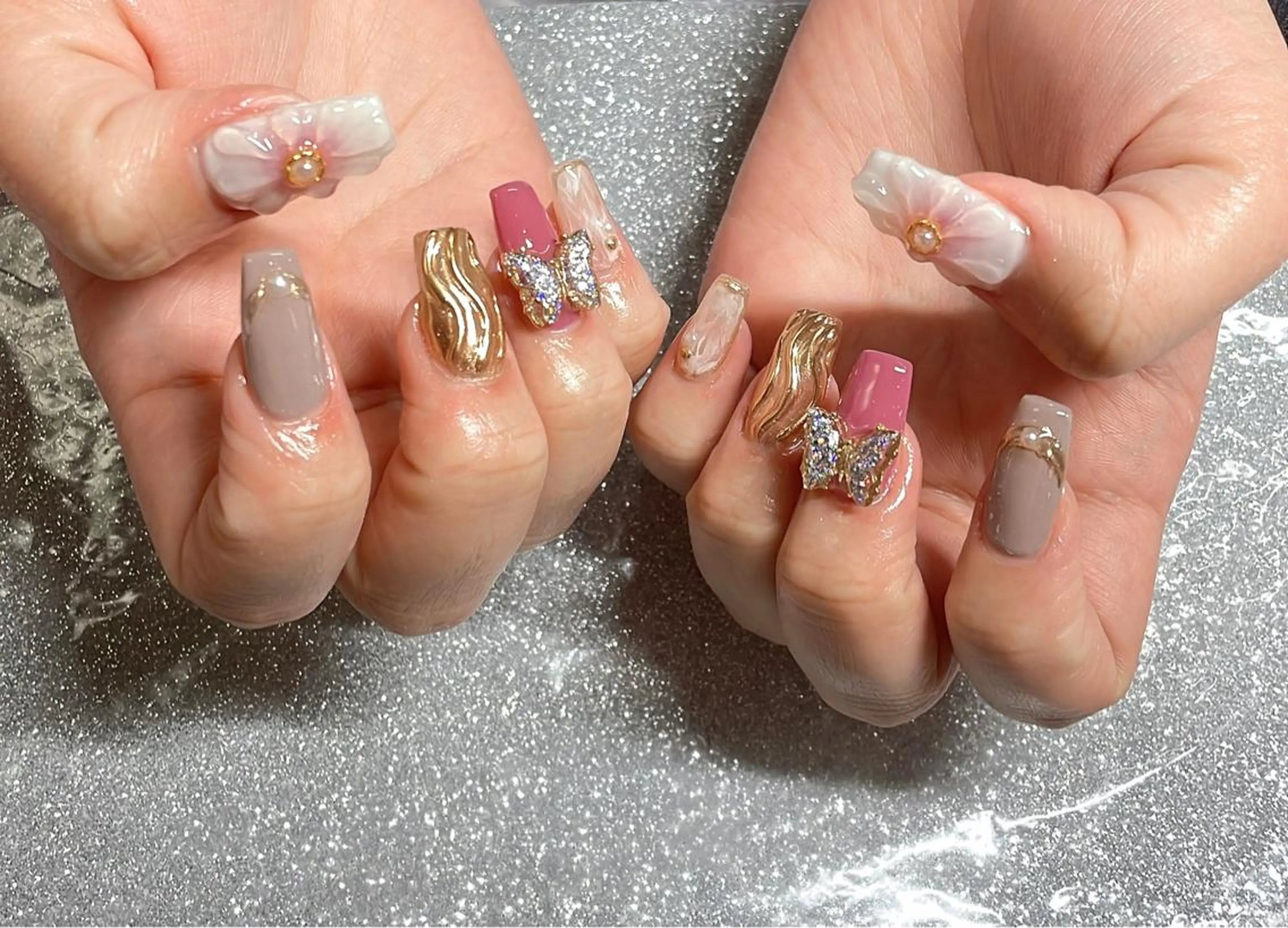 ネイル ハンドネイル VIERU 🌈🎀💖のネイルデザイン