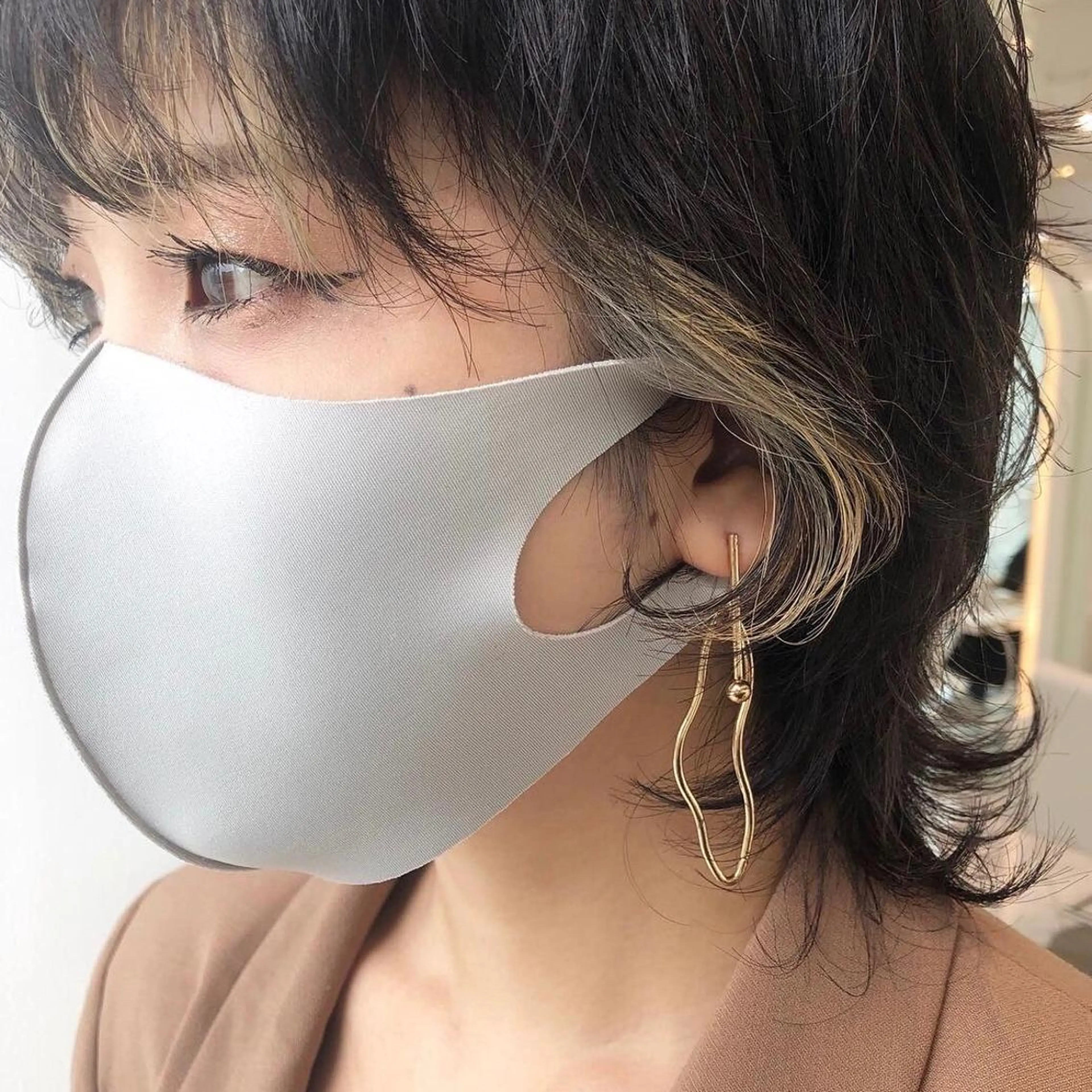 カラー ミストバング ベージュカラー ブリーチ デザインカラー イヤリングカラー 推しカラー✨ オタク美容師ユウカのヘアスタイル