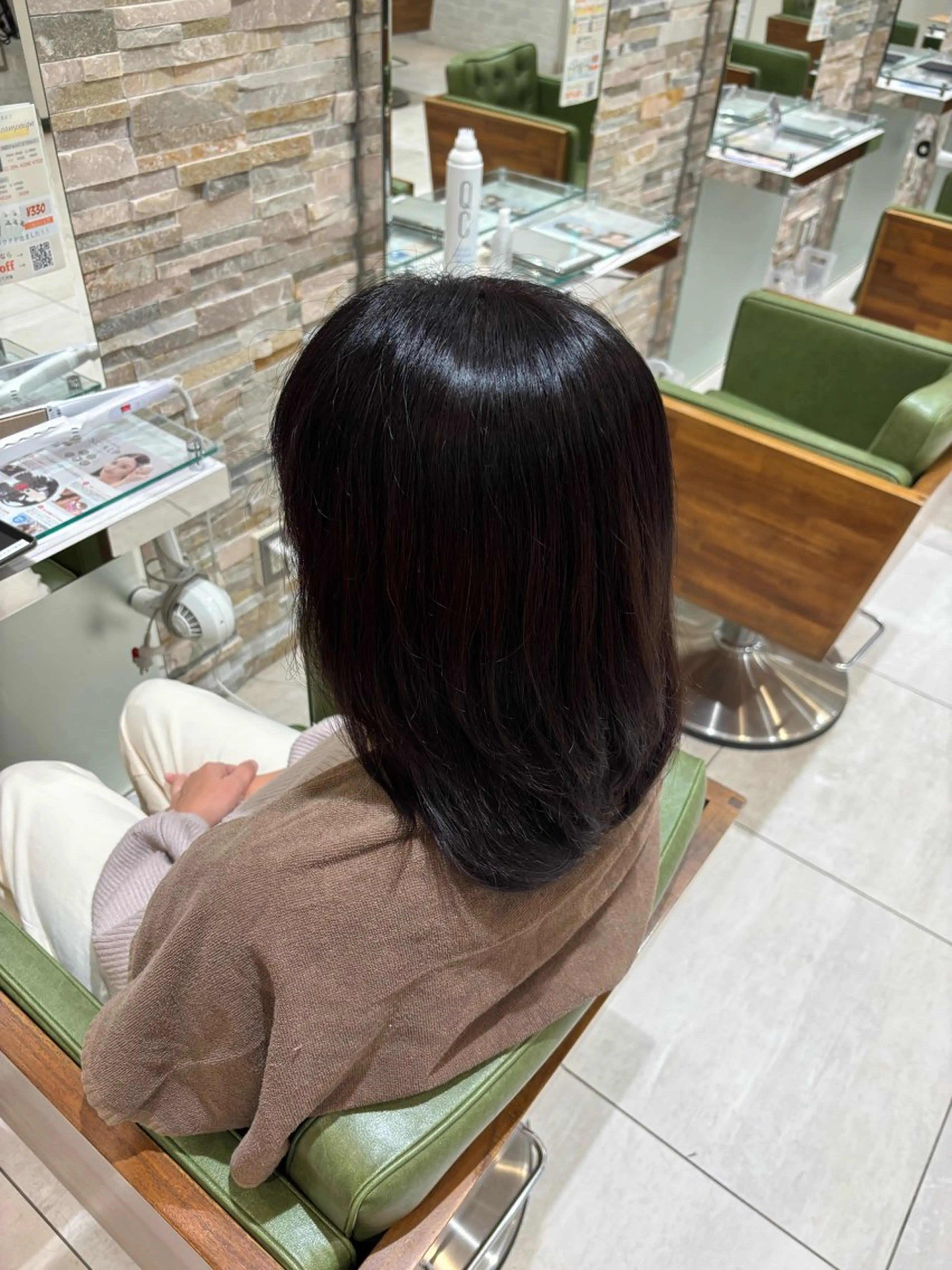 ミディアム アッシュ 小川 早喜のヘアスタイル