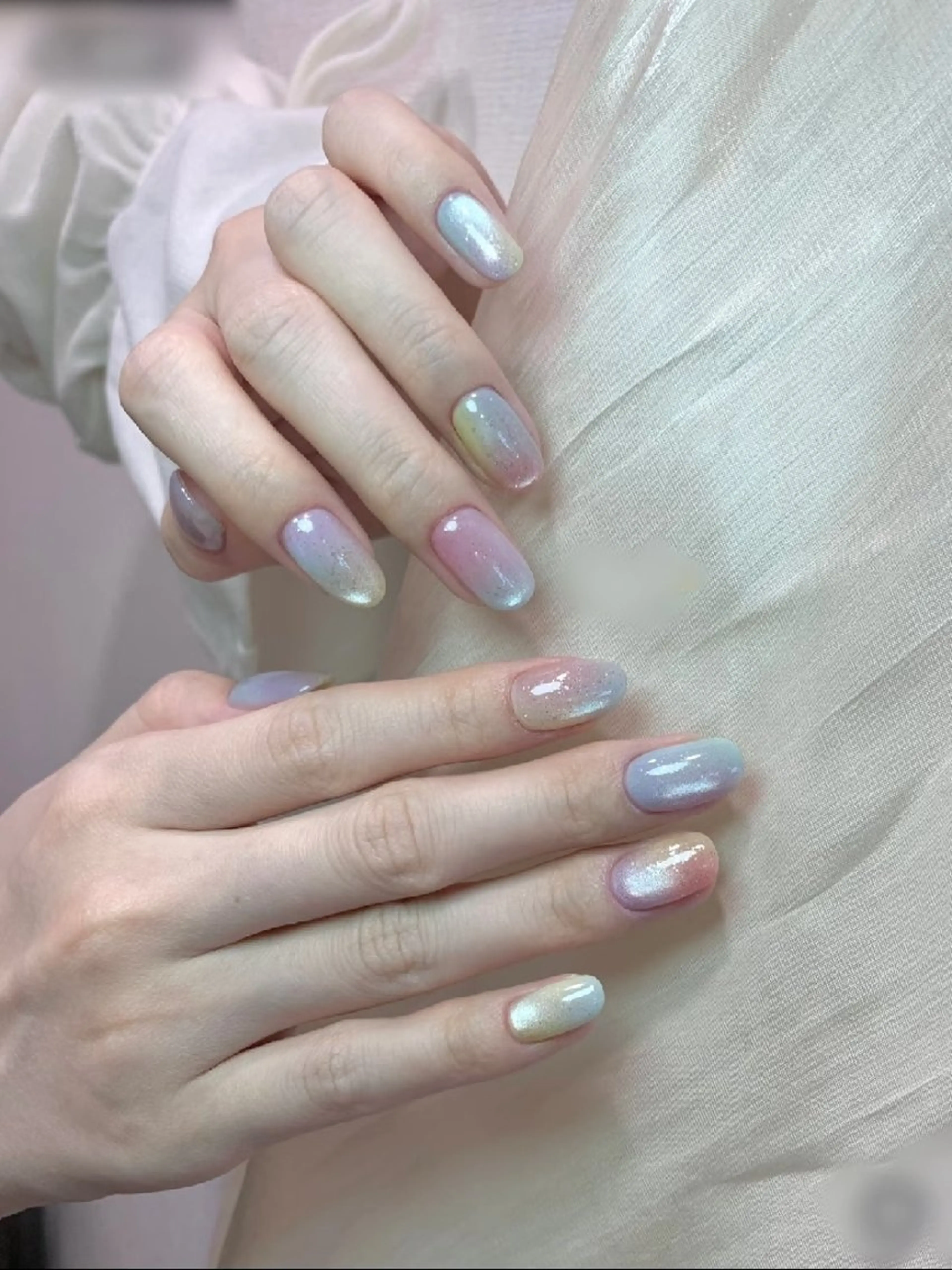 ​【バイカラー】マカロンカラーのちぐはぐネイル 🍀フォルム形成込みの写真