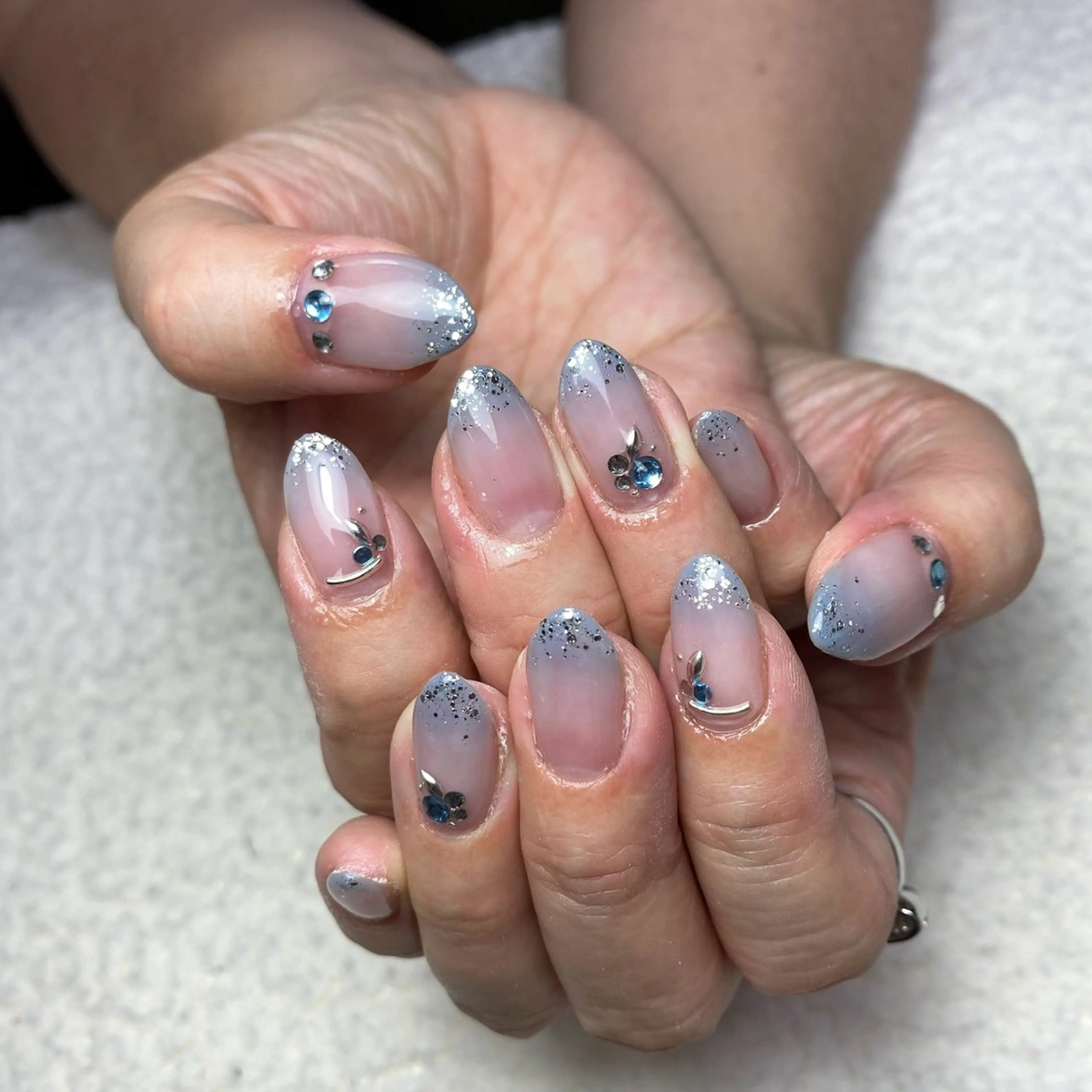 ネイル ブルー グラデーション ラメ(グリッター) ハンドネイル COCO+所属・COCO +のエステ・リラクイメージ