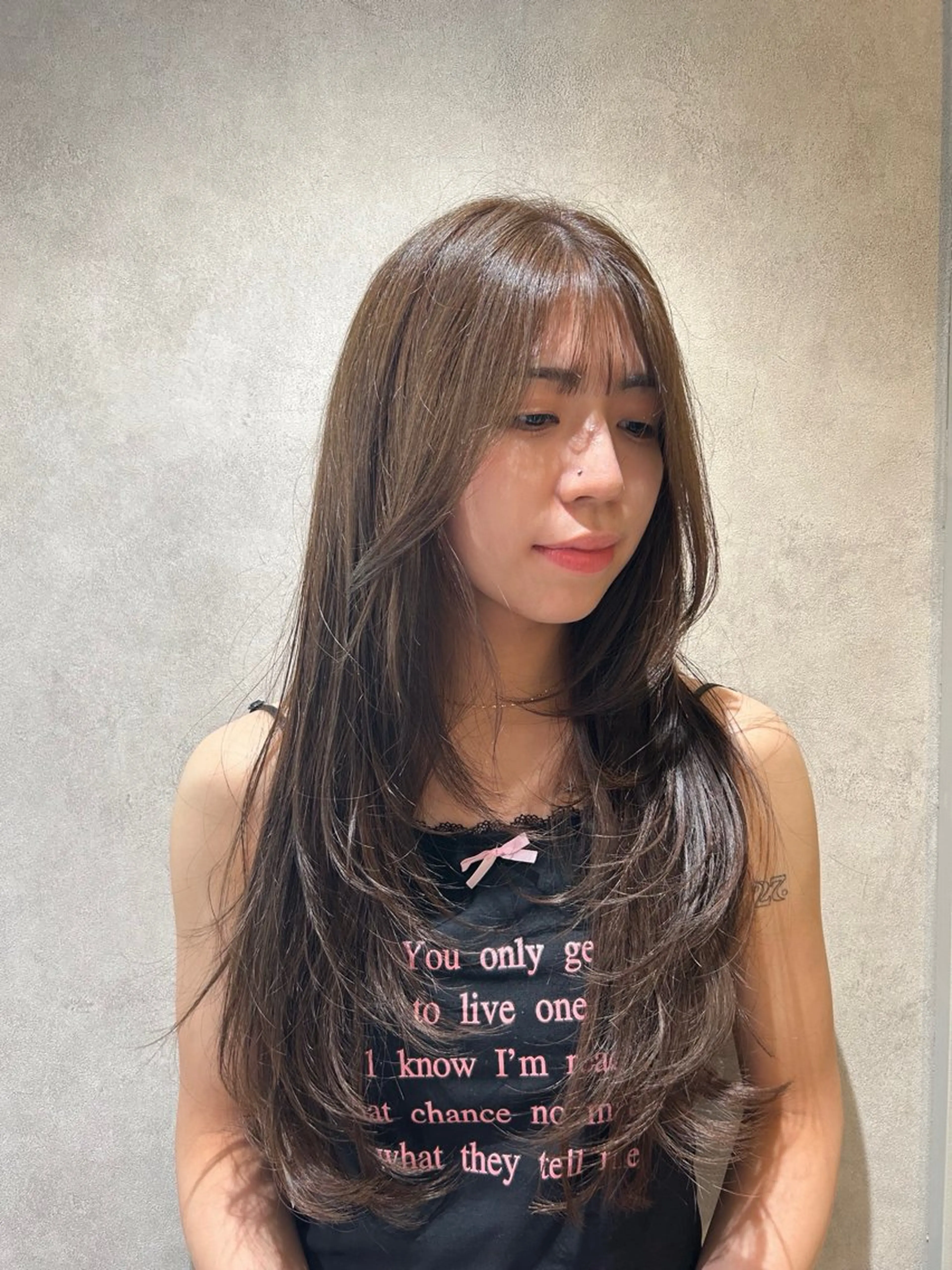 ロング カラー ベージュカラー オリーブベージュ 顔周りカット レイヤーカット カット ヘアカラー トリートメント ayano/パーマ/ 暖色カラーのヘアスタイル