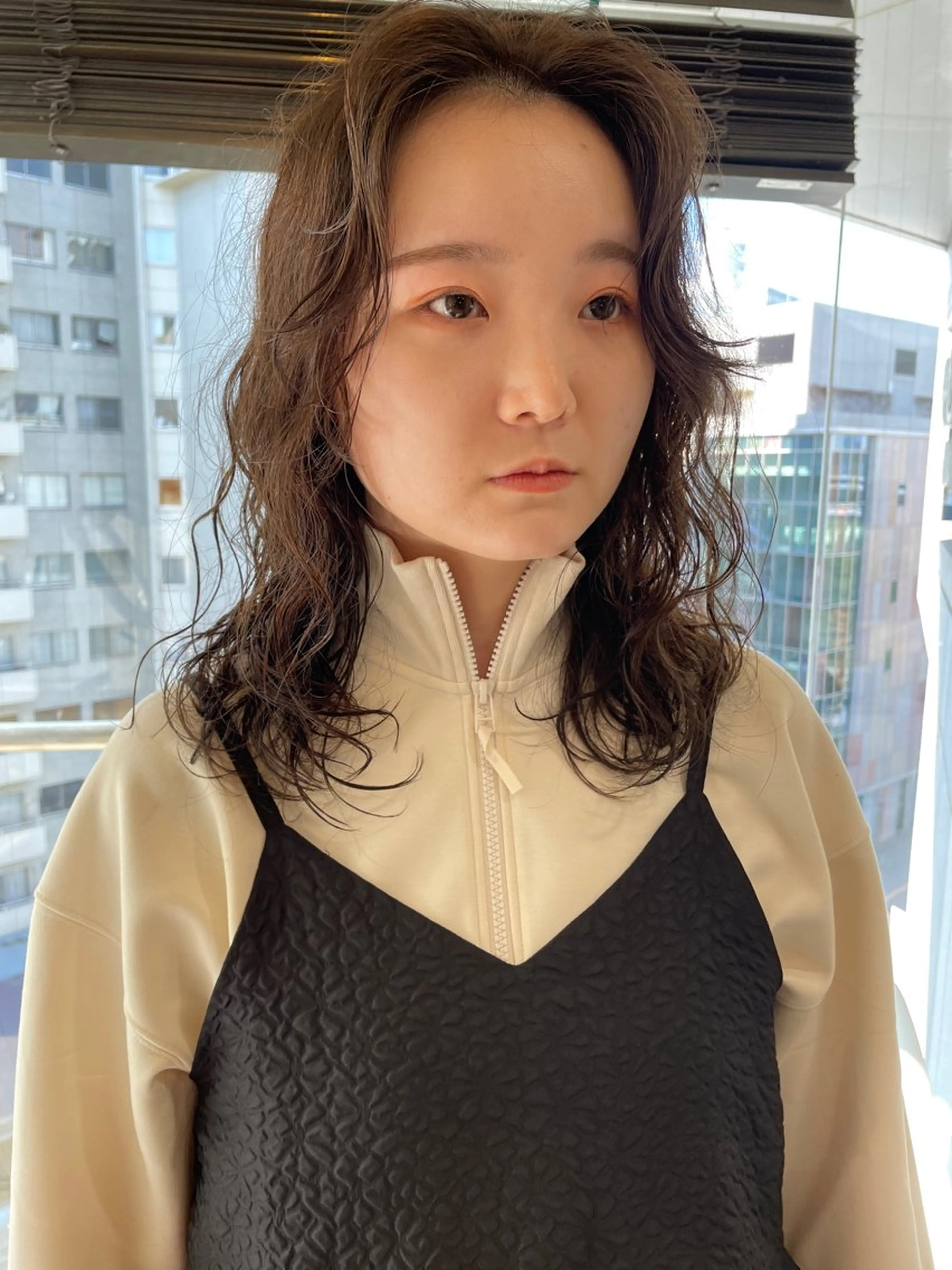 ミディアム カラー パーマ カット ヘアカラー パーマ トリートメント レイヤー／似合わせ TAKUYAのヘアスタイル