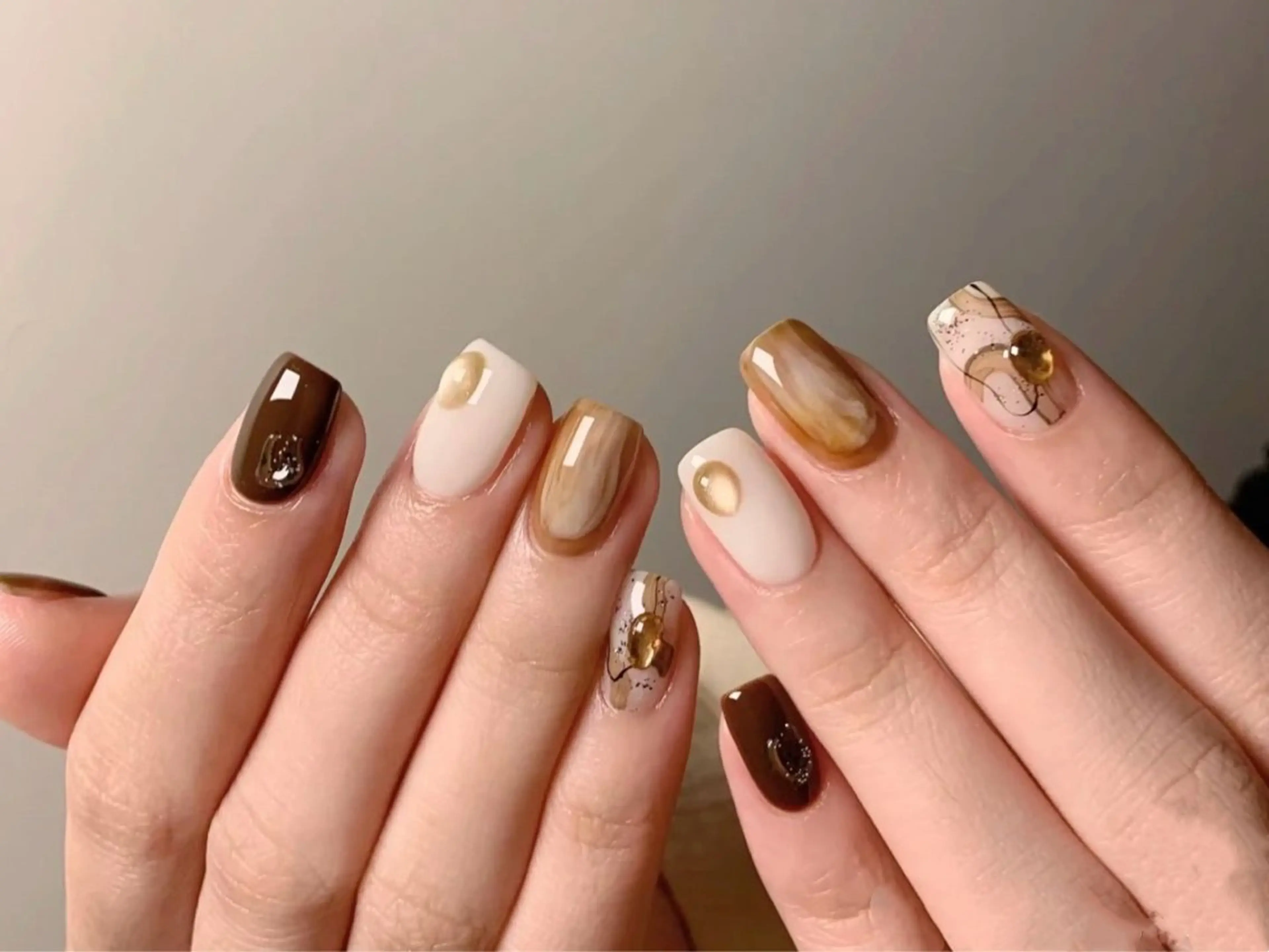 ネイル アートネイル べっ甲ネイル チークネイル 長さ出し フットネイル ハンドネイル ハンドケア ラッキーネイルサロン 西川口東口店のネイルデザイン