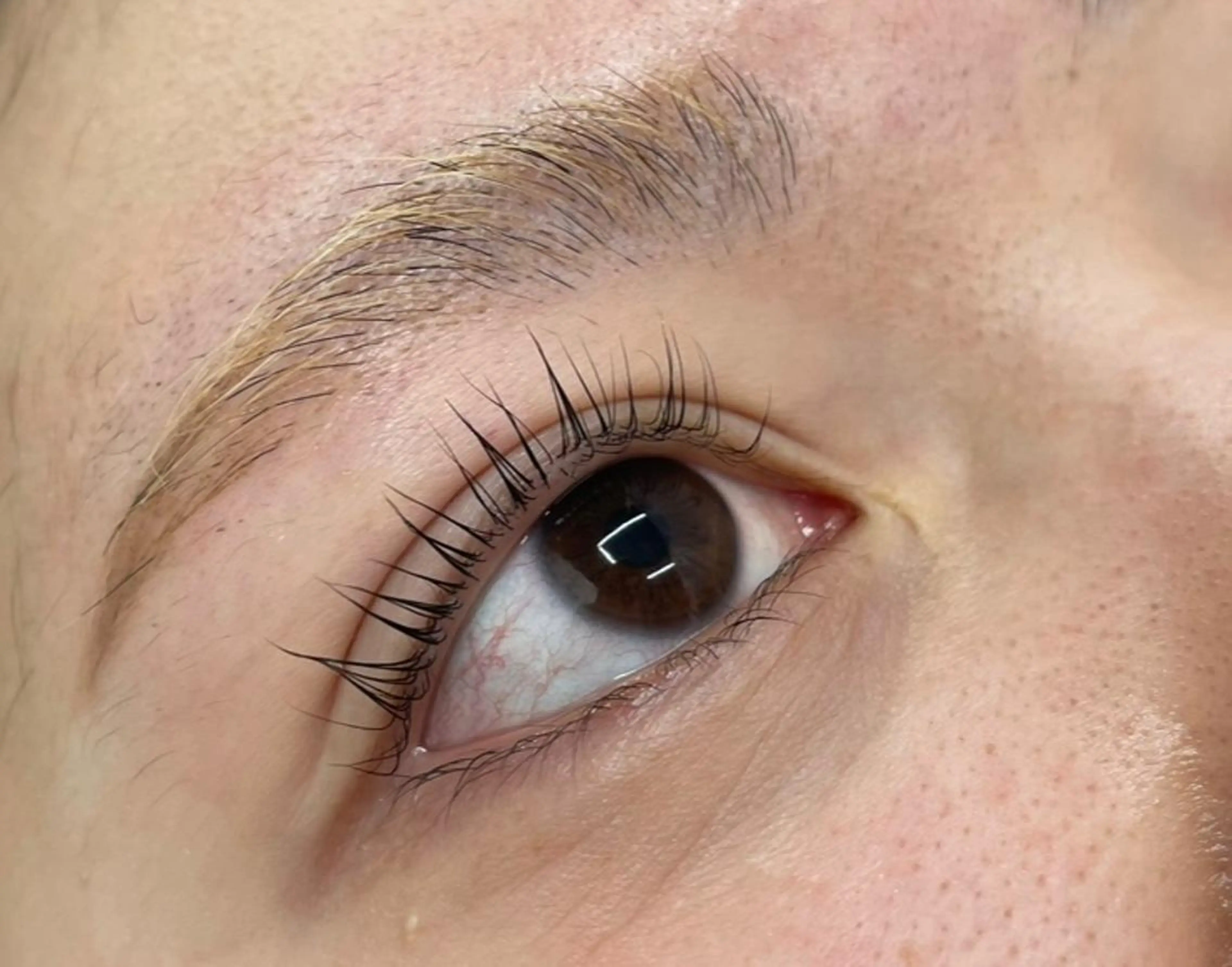 マツエク・マツパ パリジェンヌラッシュリフト 赤み無し柔らかカラー 【梅田】madokaのヘアスタイル