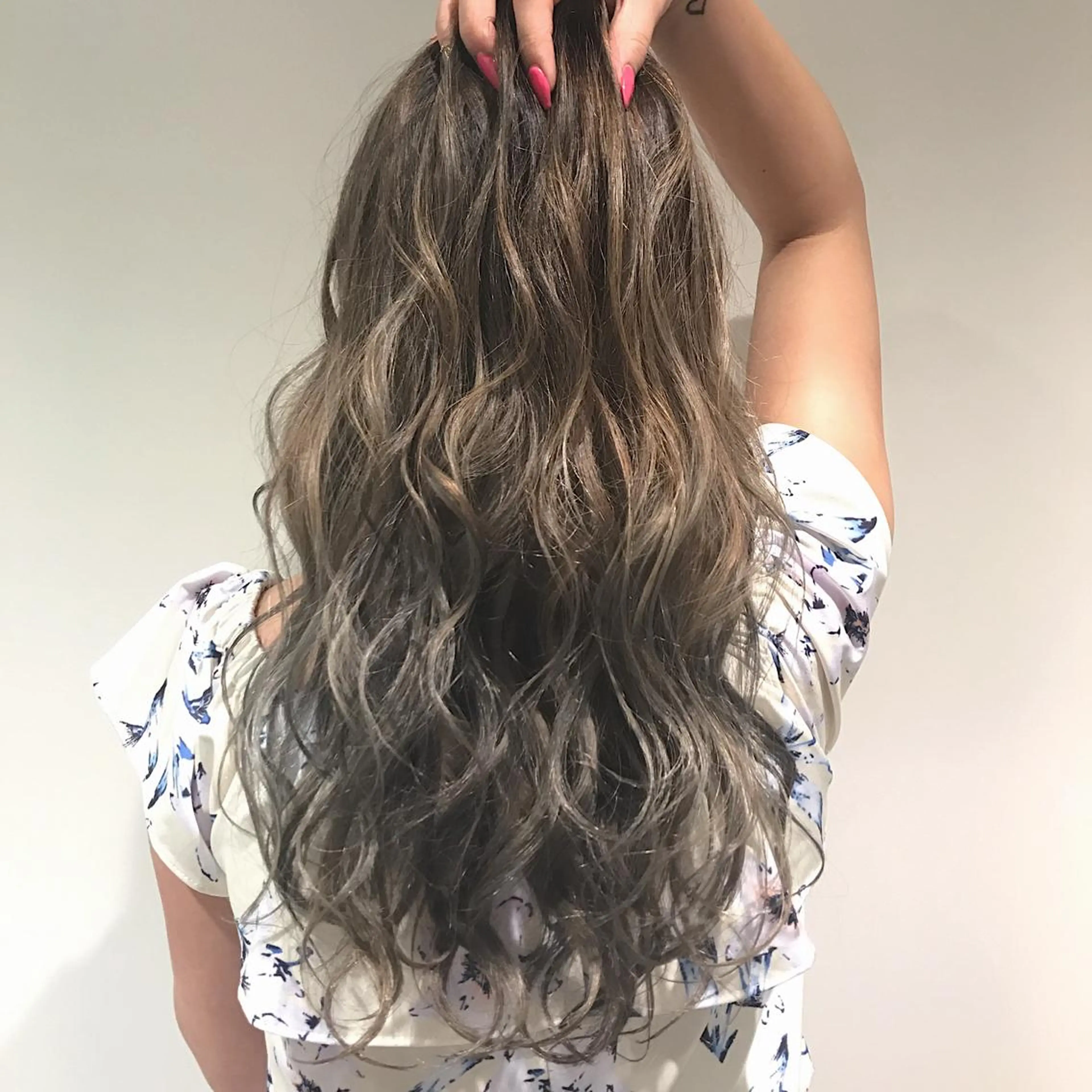 ロング カラー ヘアアレンジ Zina渋谷エリア マネージャShionのヘアスタイル