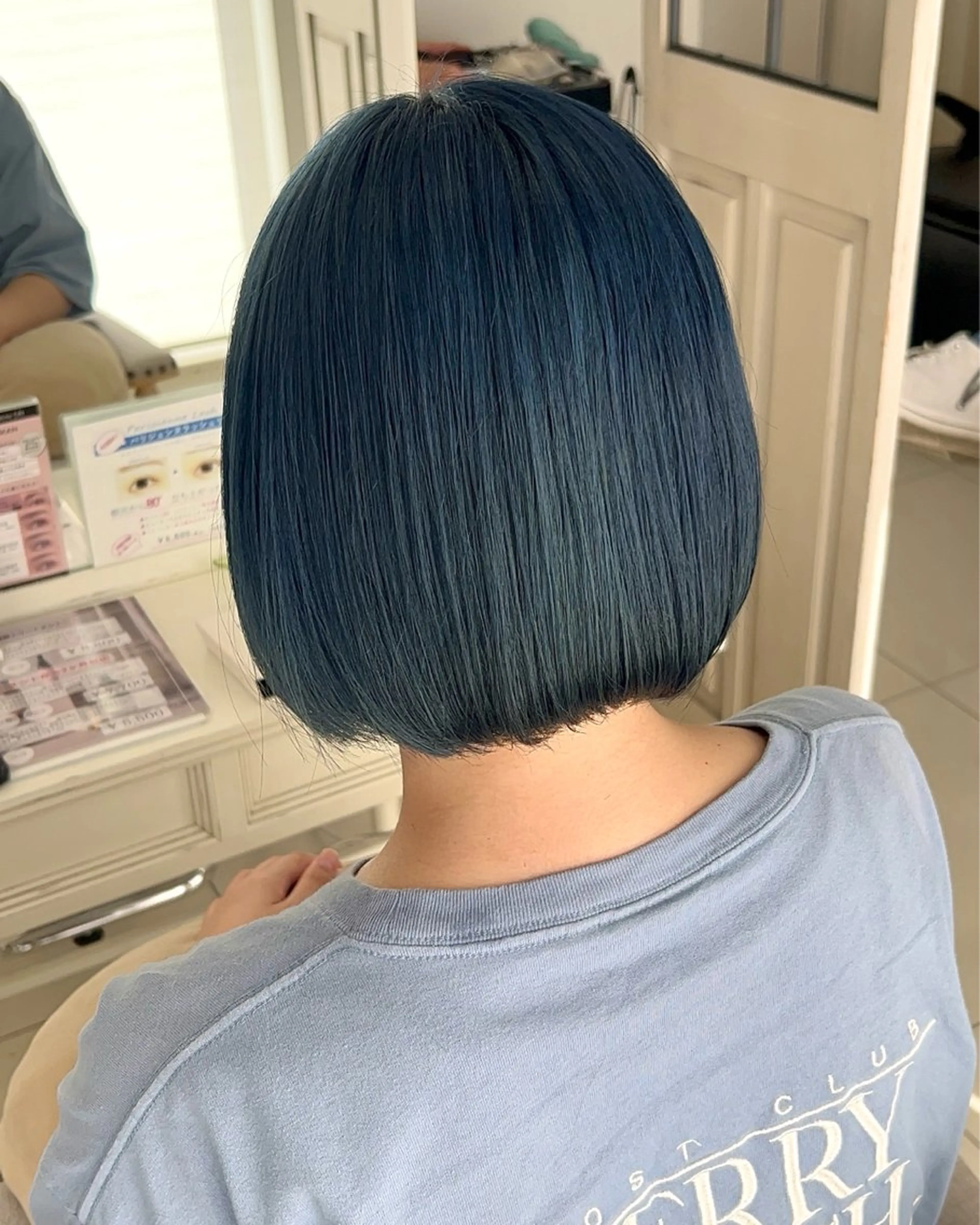ミディアム カラー ブリーチ ブルーカラー ネイビーカラー ヘアカラー 大竹里旺/belle /インナーカラーのヘアスタイル