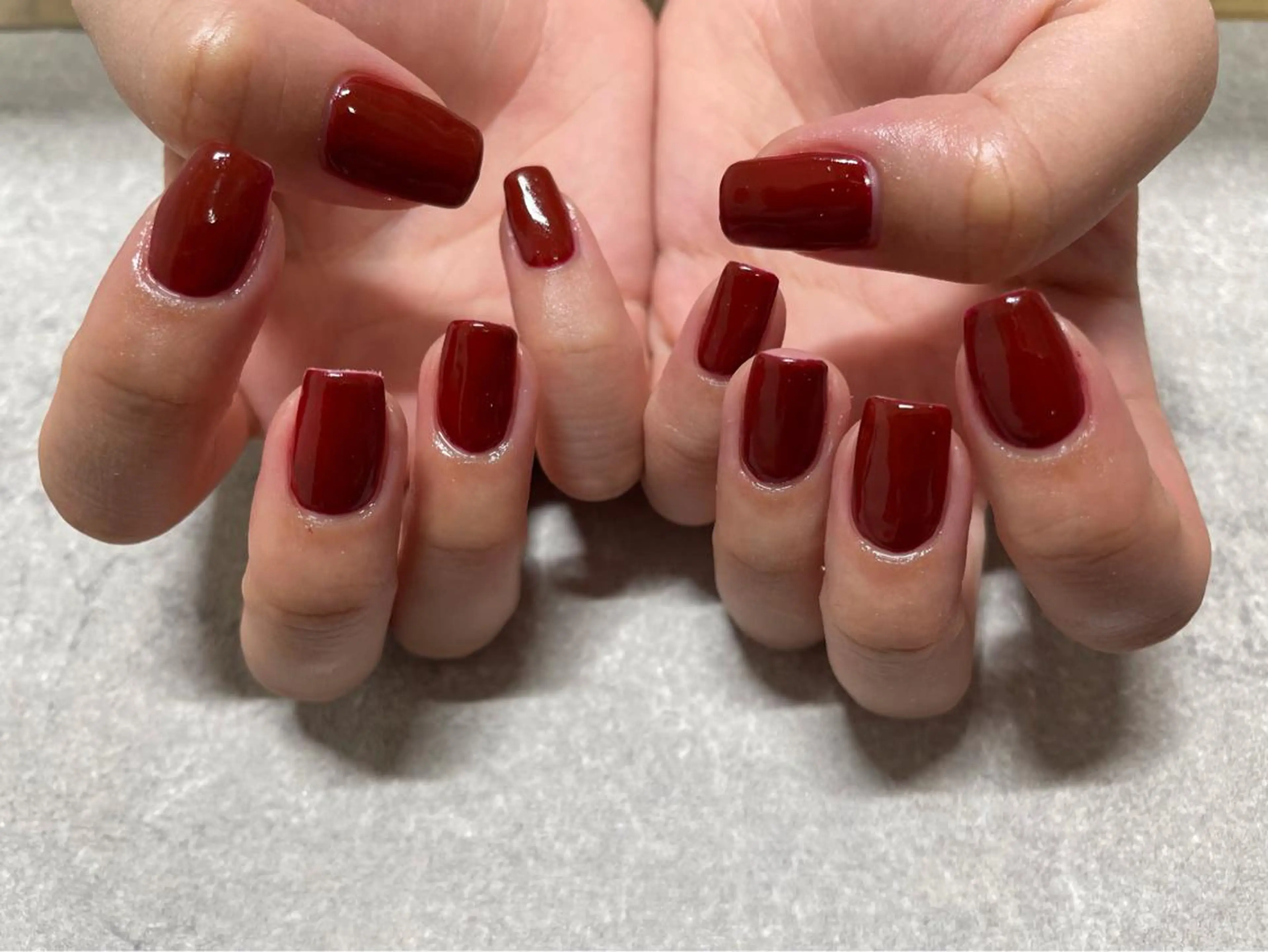 ネイル ボルドー ワンカラーネイル ハンドネイル mogunail &blowのネイルデザイン