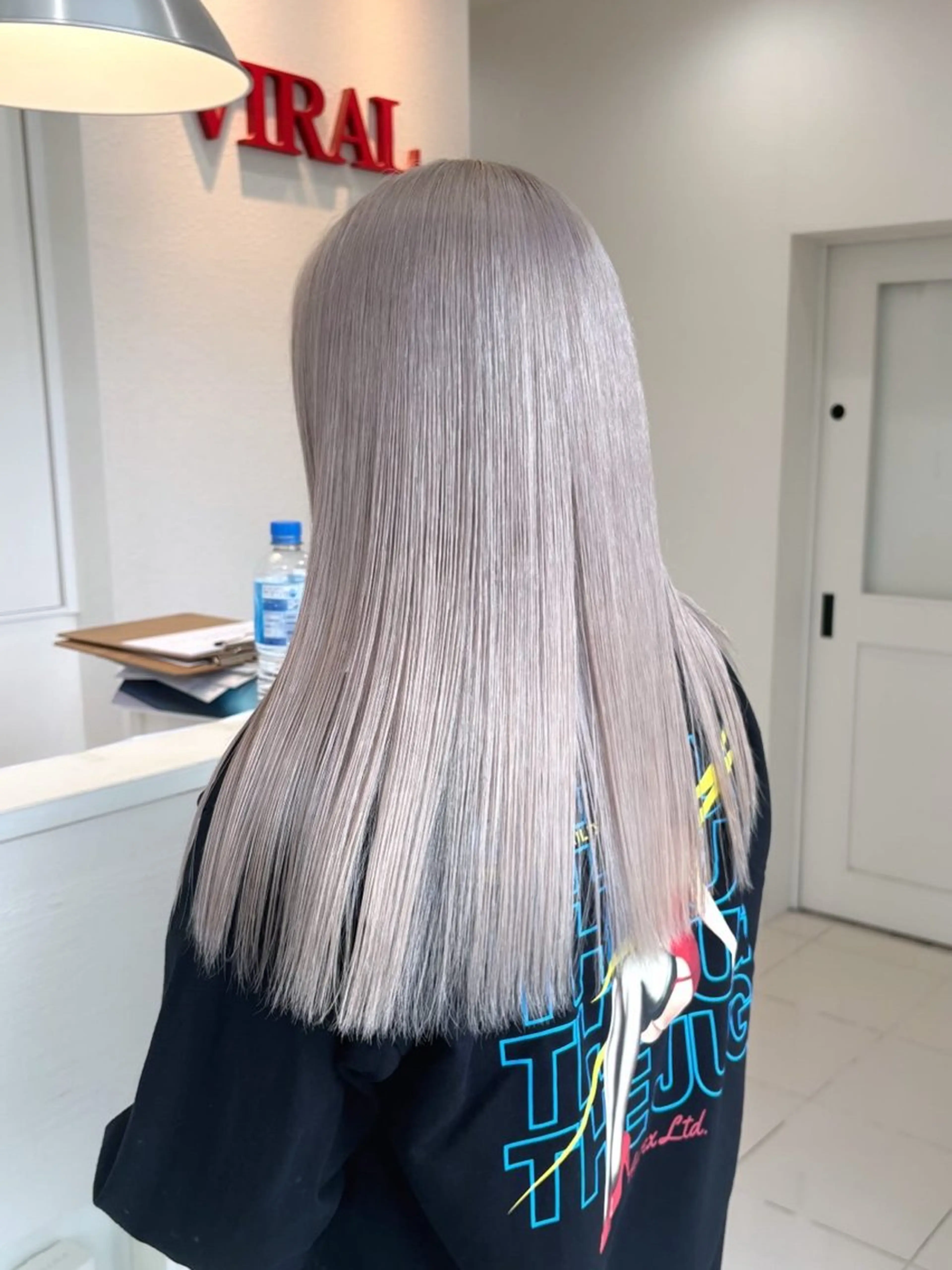 ロング カラー ヘアカラー トリートメント VIRAL ヴァイラルのヘアスタイル