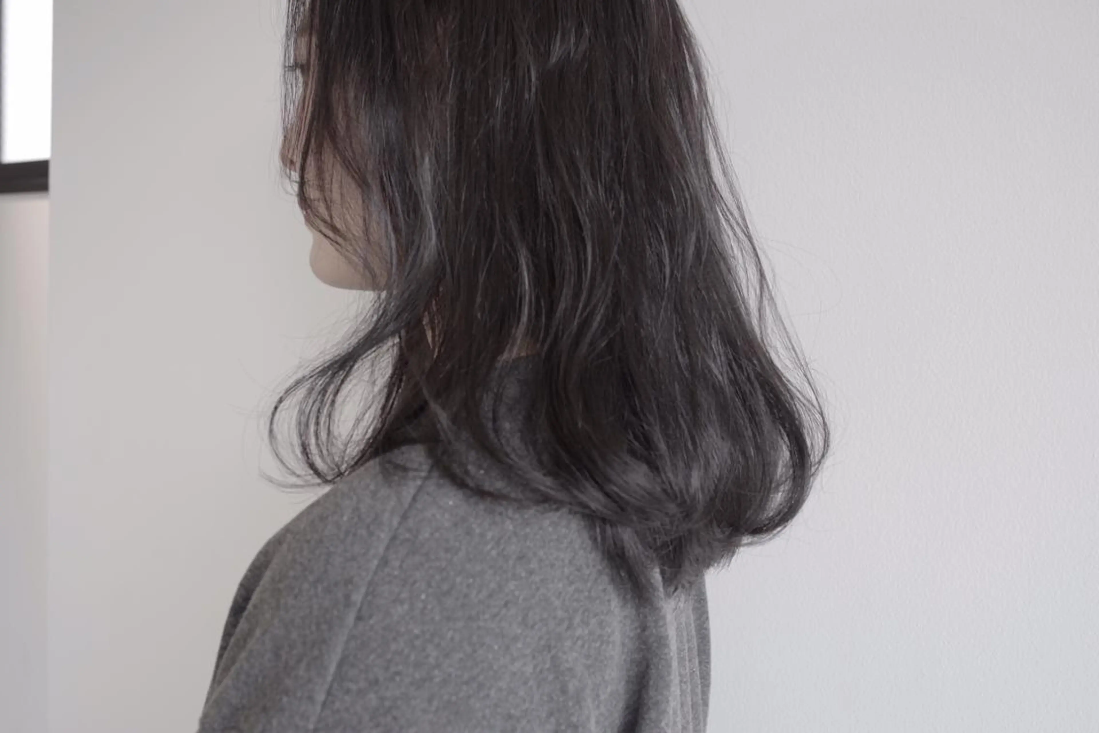 ミディアム カラー 黒髪 ブルーカラー ブルーブラック 🌼透明感艶カラー オリーブ🌼河村咲のヘアスタイル