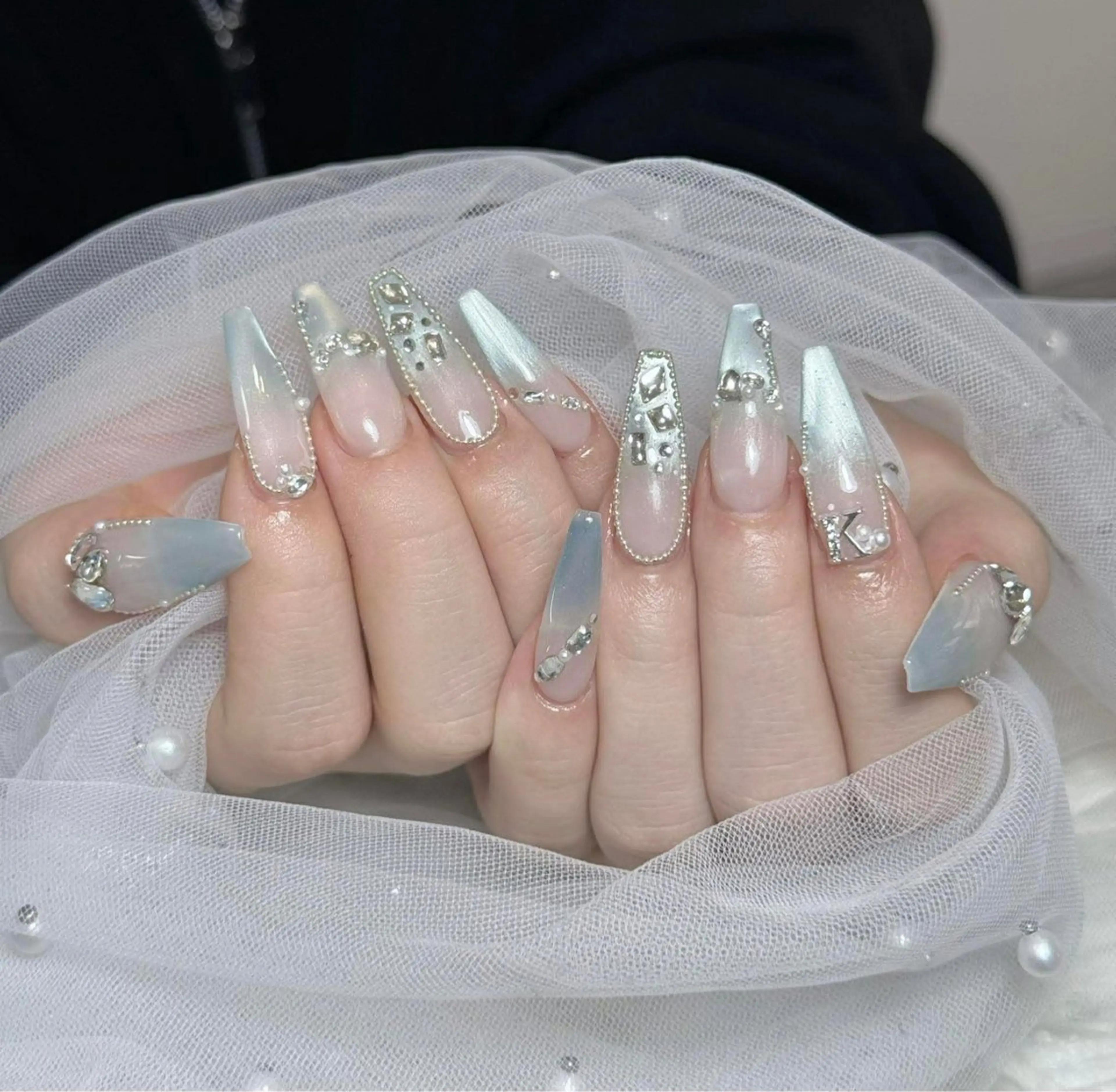 ネイル チークネイル ドット フレンチネイル グラデーション ハート ハンドネイル Julli NailStudioのネイルデザイン