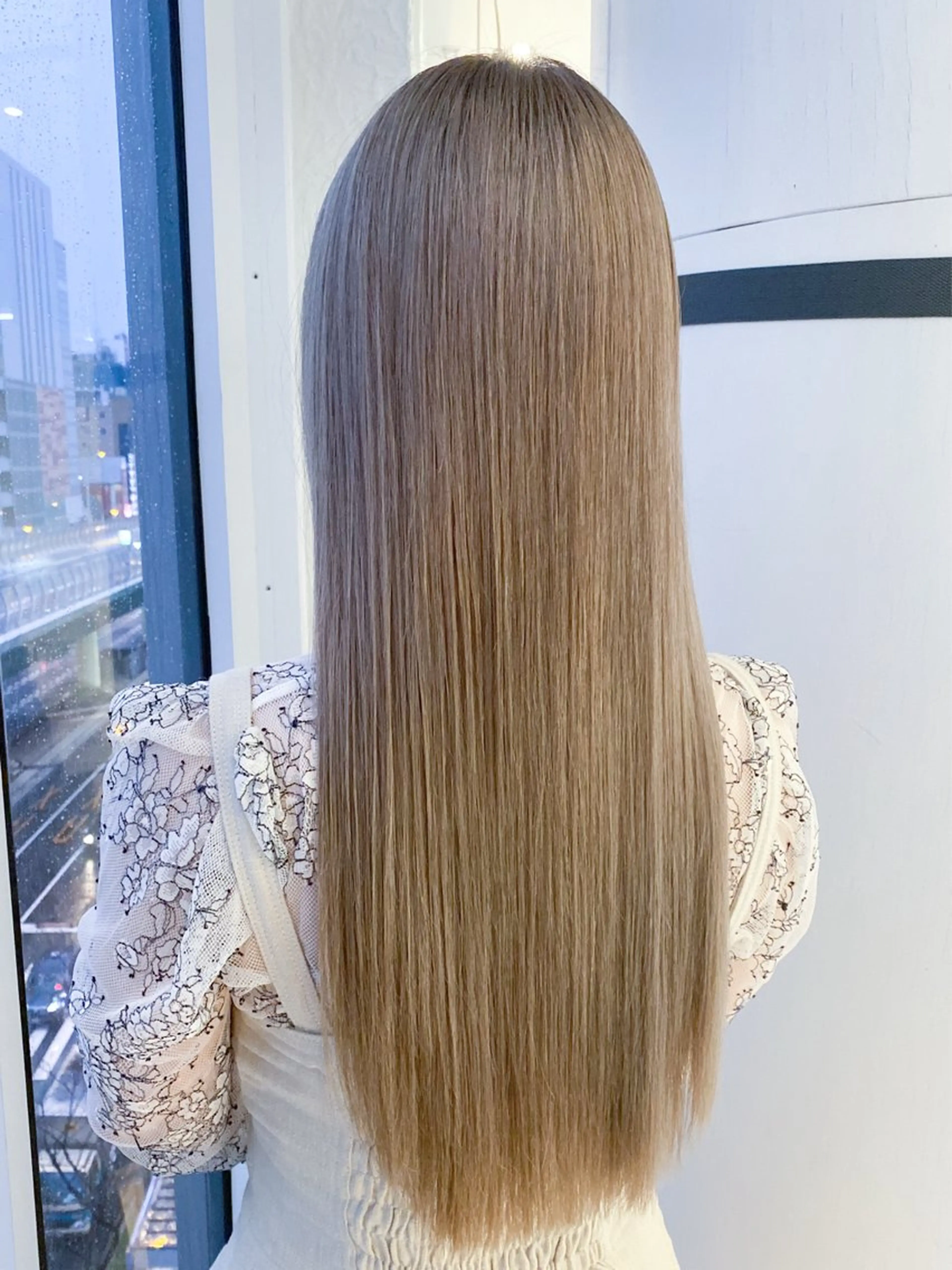 ロング カラー ブリーチ ケアブリーチ ダブルカラー グレージュ ヘアカラー トリートメント welring hair salonのヘアスタイル