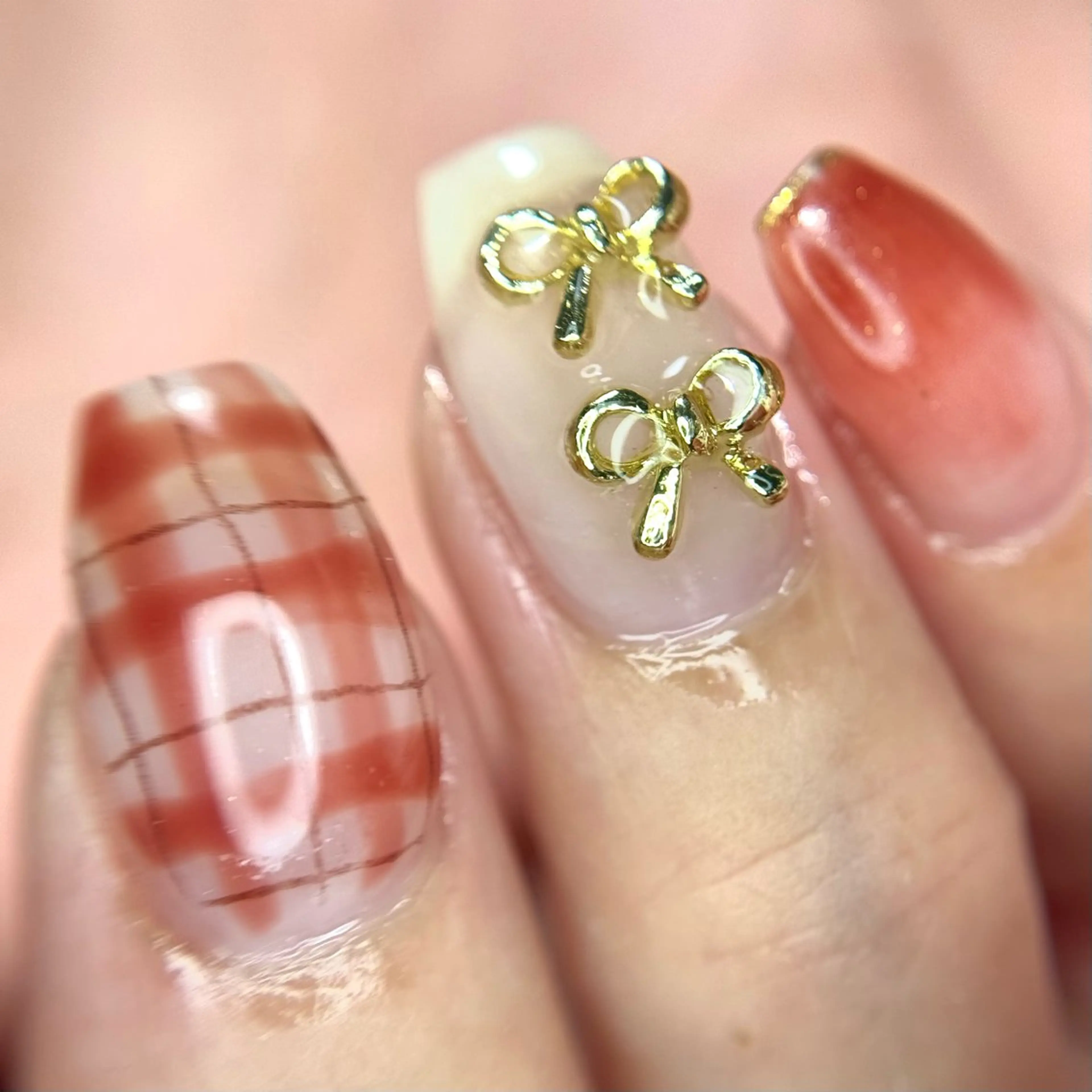 ネイル ハンドネイル 【OKIKA】 らん🦖🌈🧡のマツエク・マツパデザイン