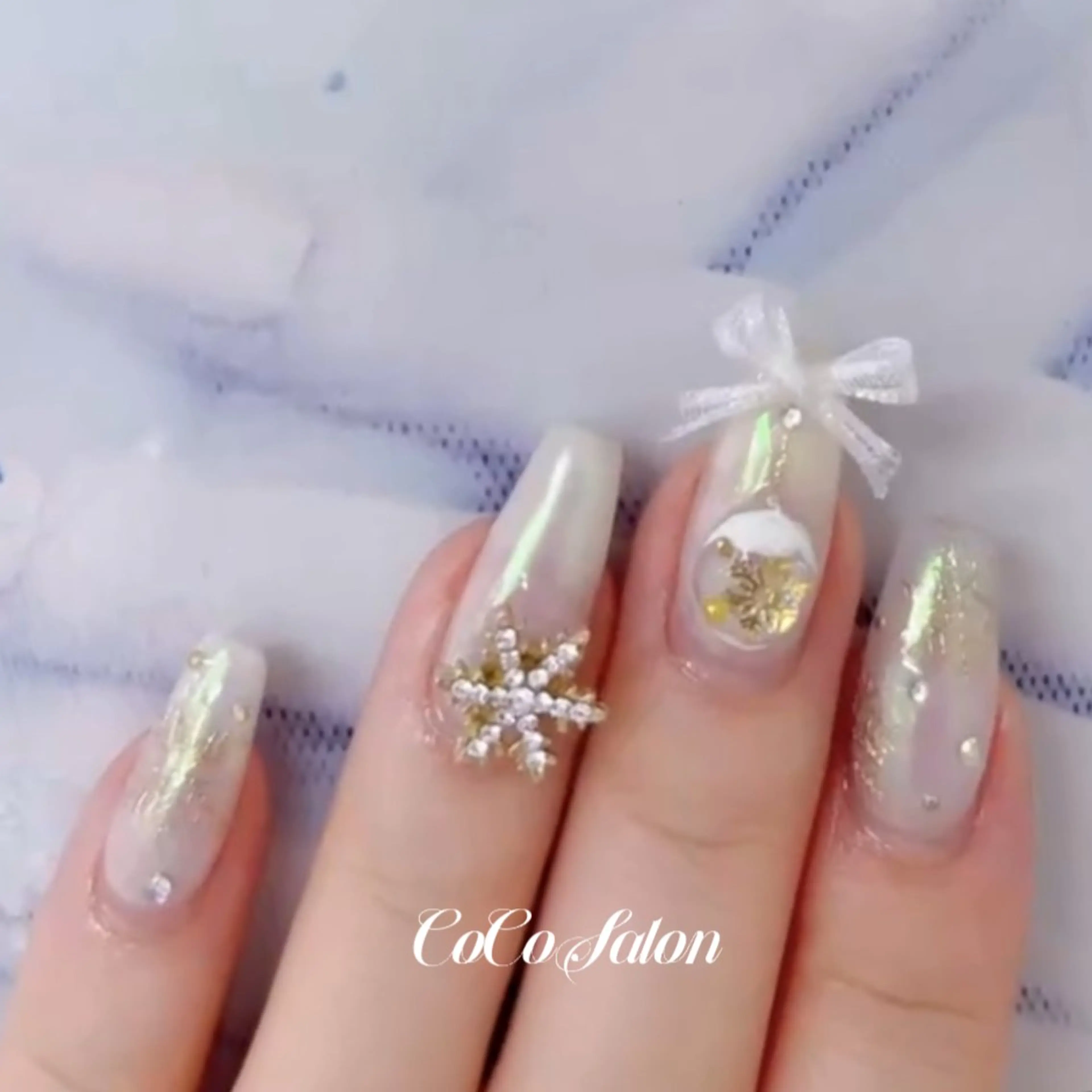 ネイル 長さ出し ジェルネイル ゴージャス ホログラムネイル キラキラネイル CoCoSalon ネイル/まつ毛予約のネイルデザイン