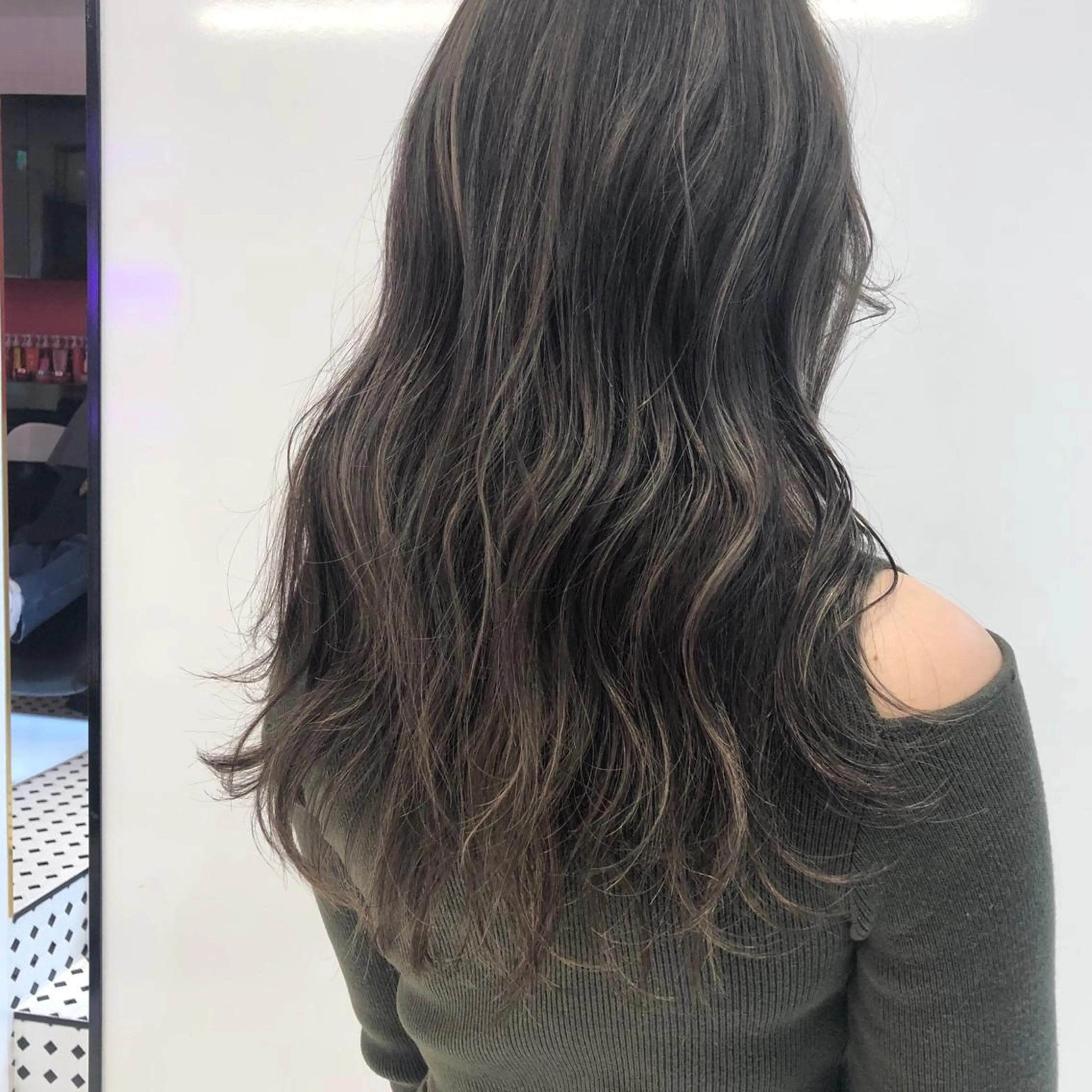 ロング カラー ハイライトカラー ハイライト 相川 愛実のヘアスタイル