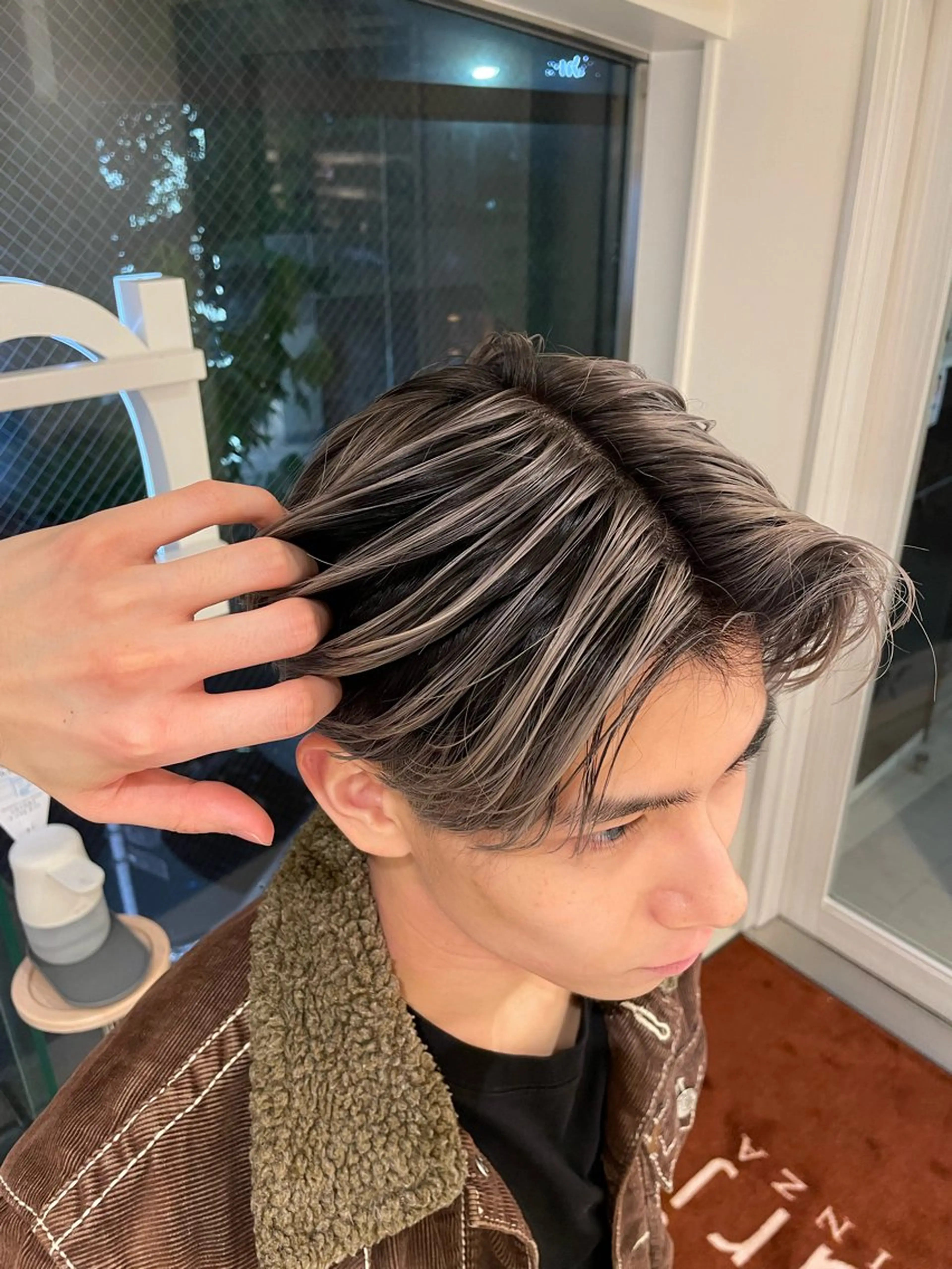 カラー メンズ タイトボブ個性派カラ ーAKANEのヘアスタイル