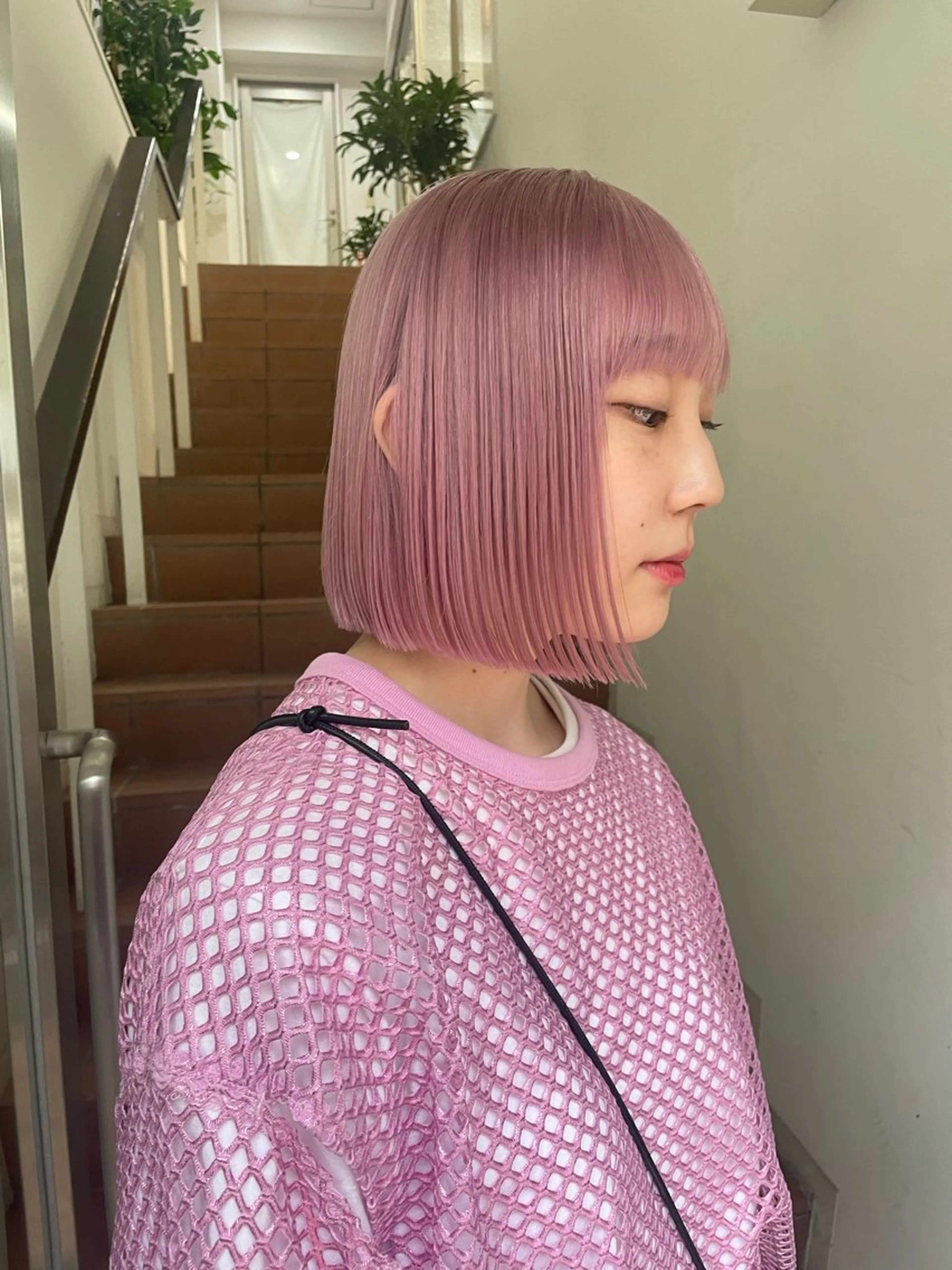 ショート カラー ⭐ハイトーンブリーチ ミルクティーピンクのヘアスタイル