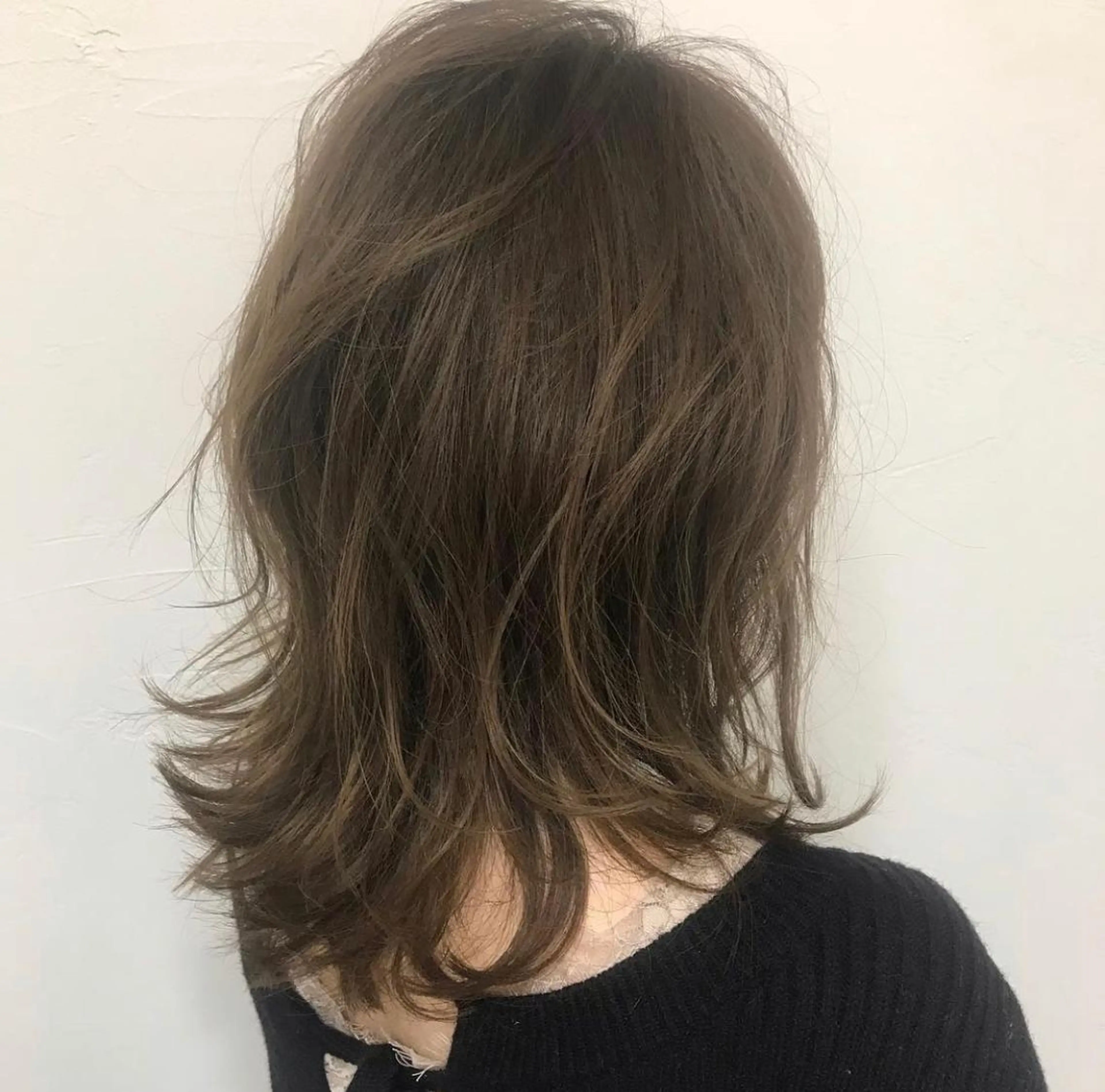 ミディアム CHIC 岩下真衣のヘアスタイル