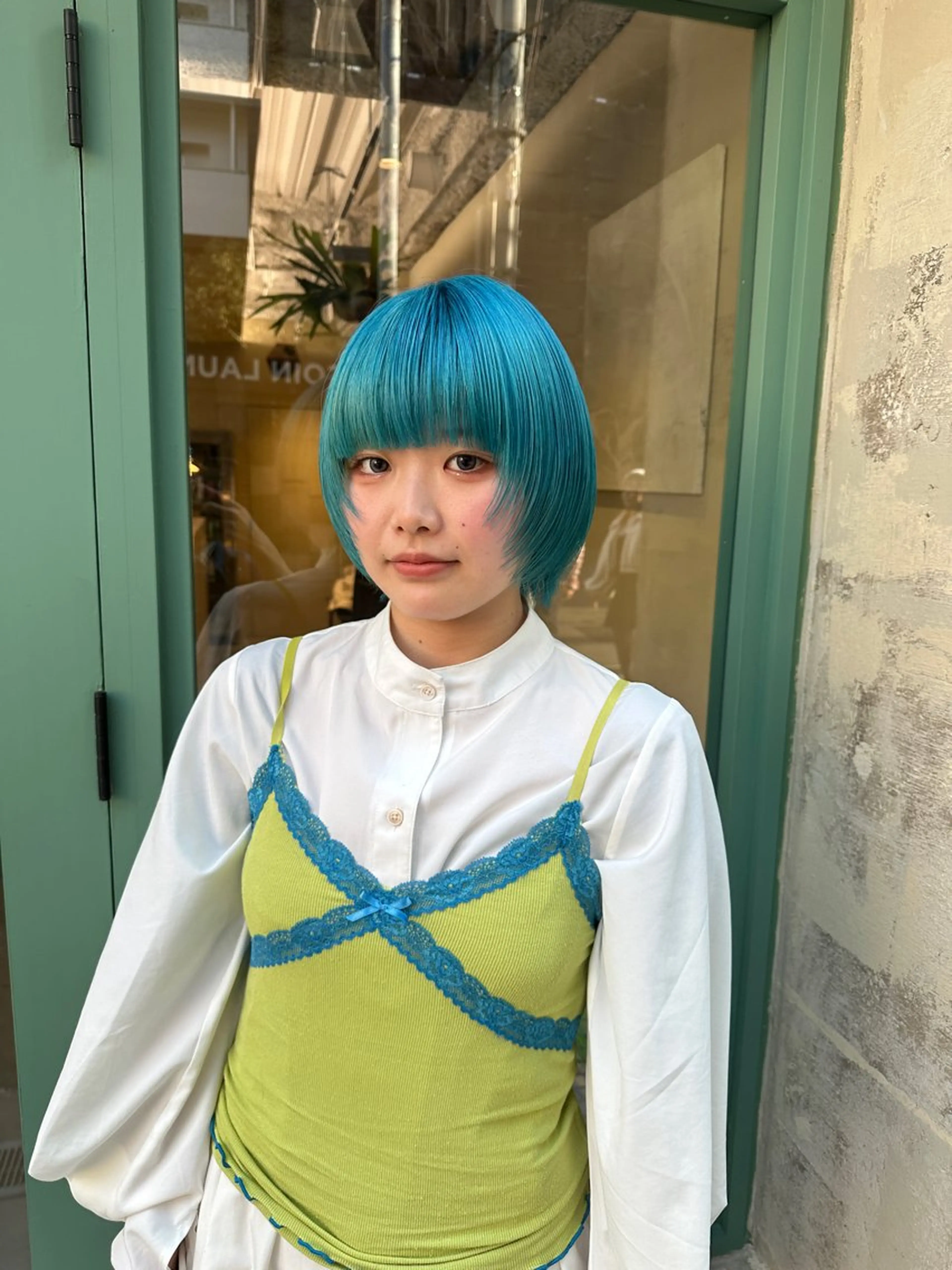 ショート カラー ブルーカラー レイヤーカット 梅田/ベージュカラー /ブリーチカラーのヘアスタイル