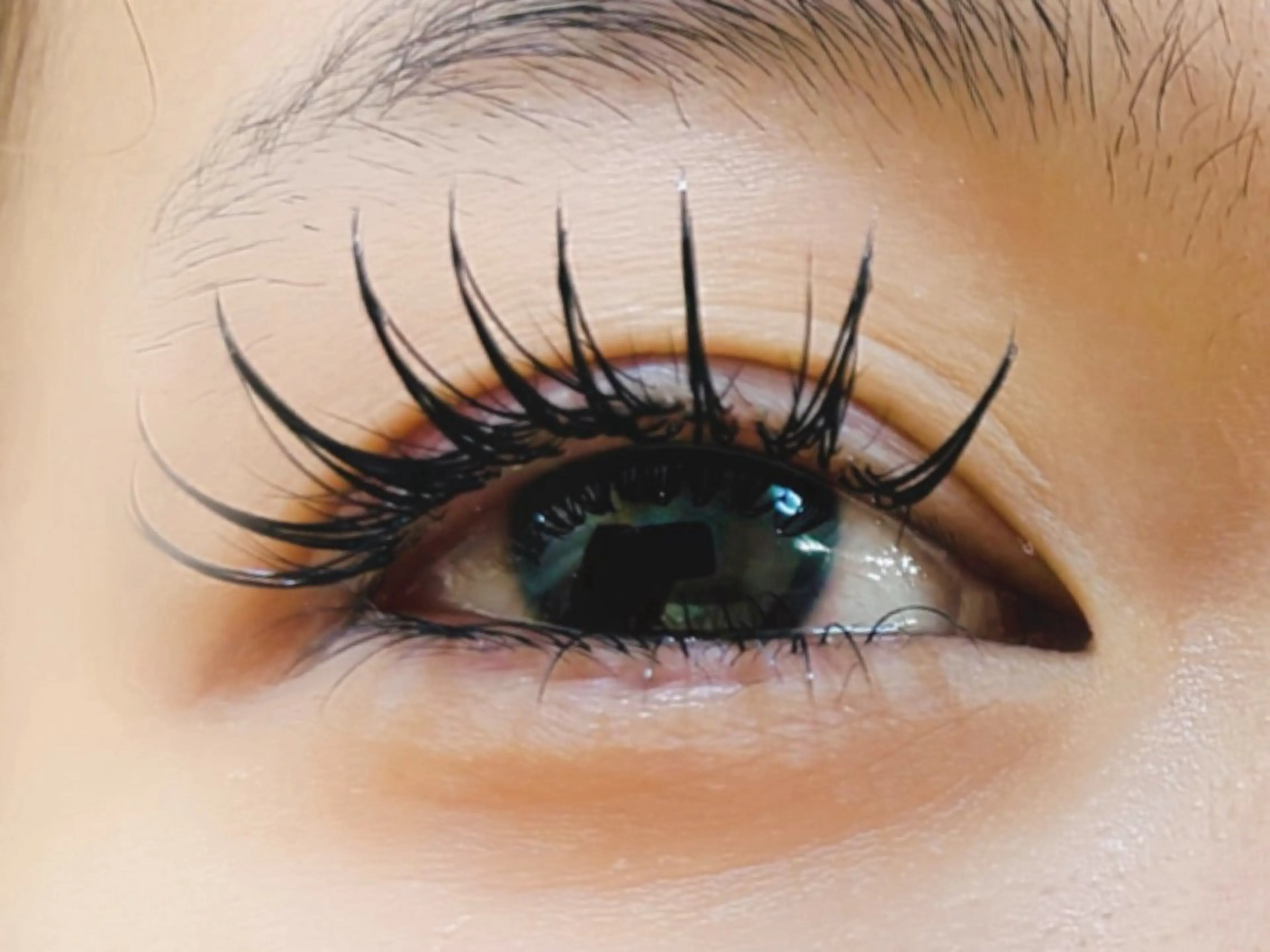 マツエク・マツパ 付け放題 バインドロック 束感まつ毛 フラットラッシュ パリジェンヌラッシュリフト マツエク AURORA RINAのマツエク・マツパデザイン