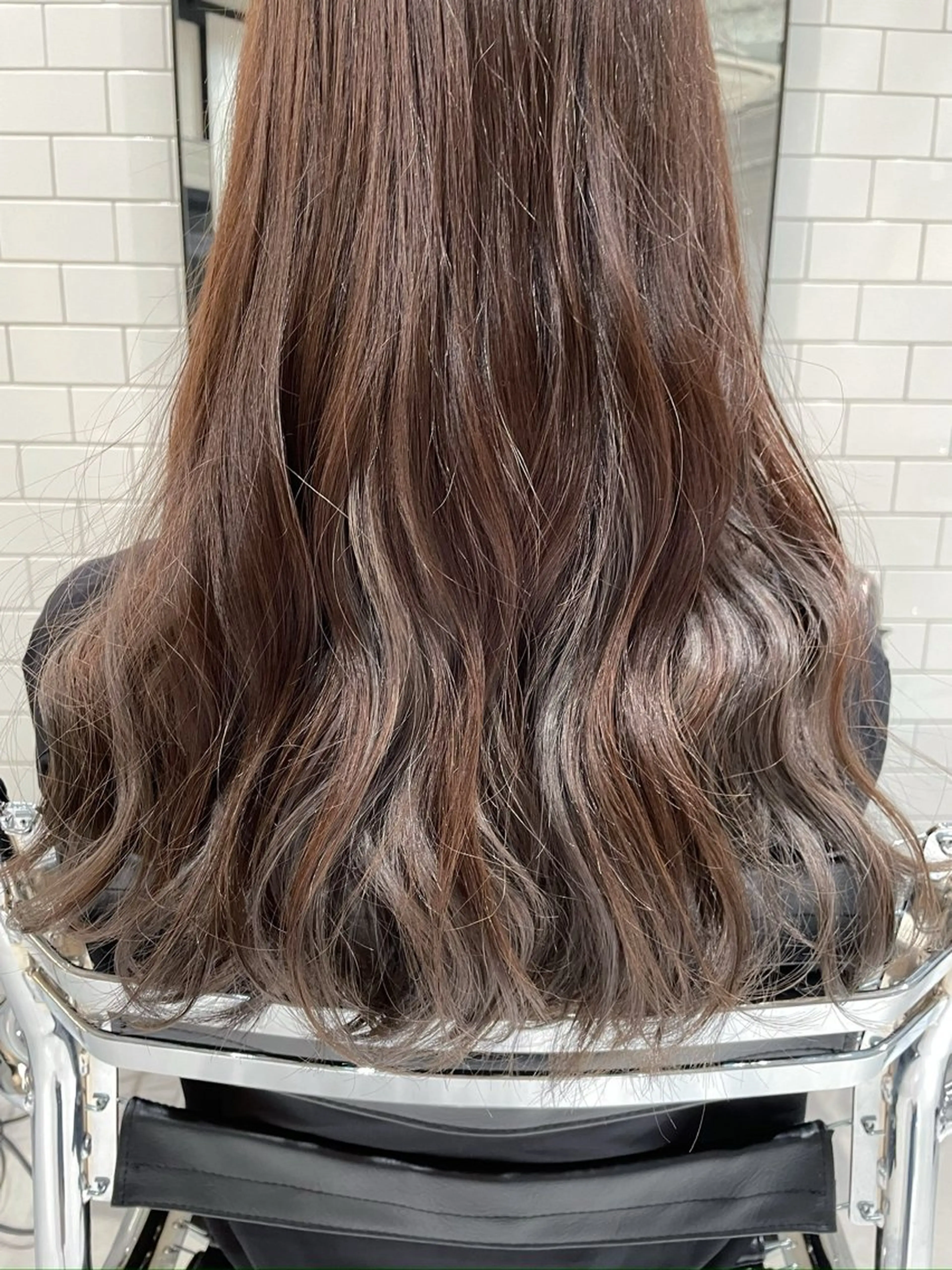 ロング カラー 佐野 えり奈のヘアスタイル