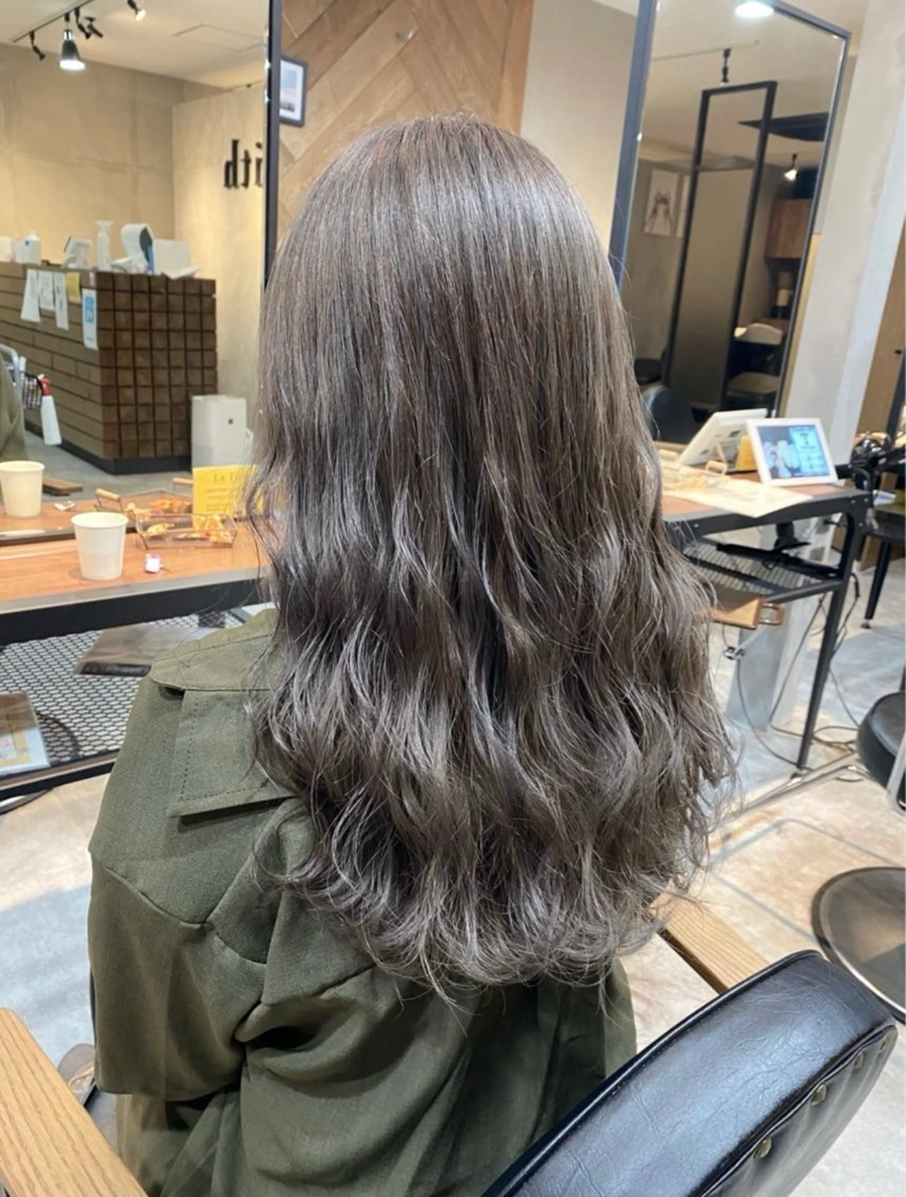 ロング カラー Lafithhair lov. 福山駅家店のヘアスタイル