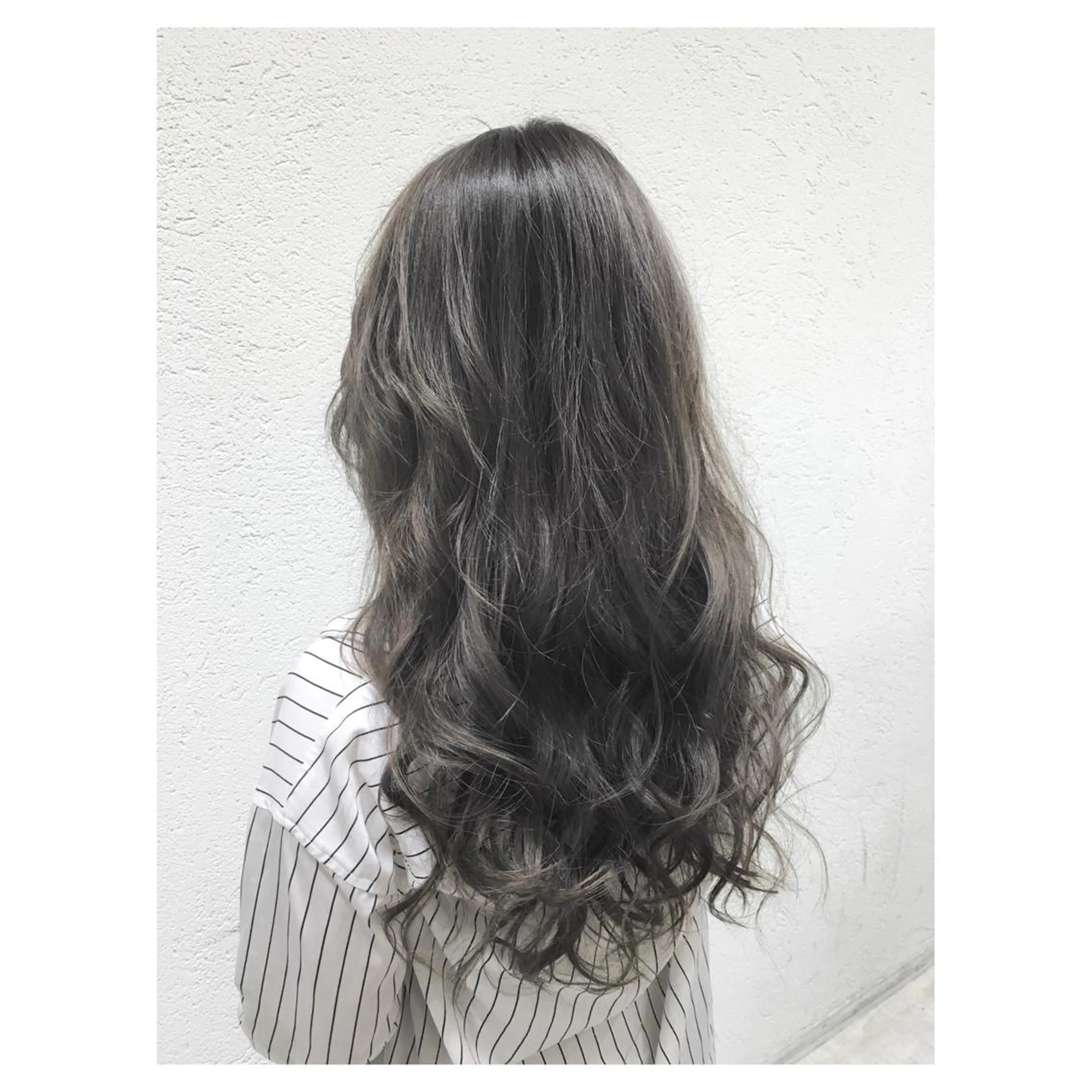 ロング biscohair 髪にドラマを。のヘアスタイル