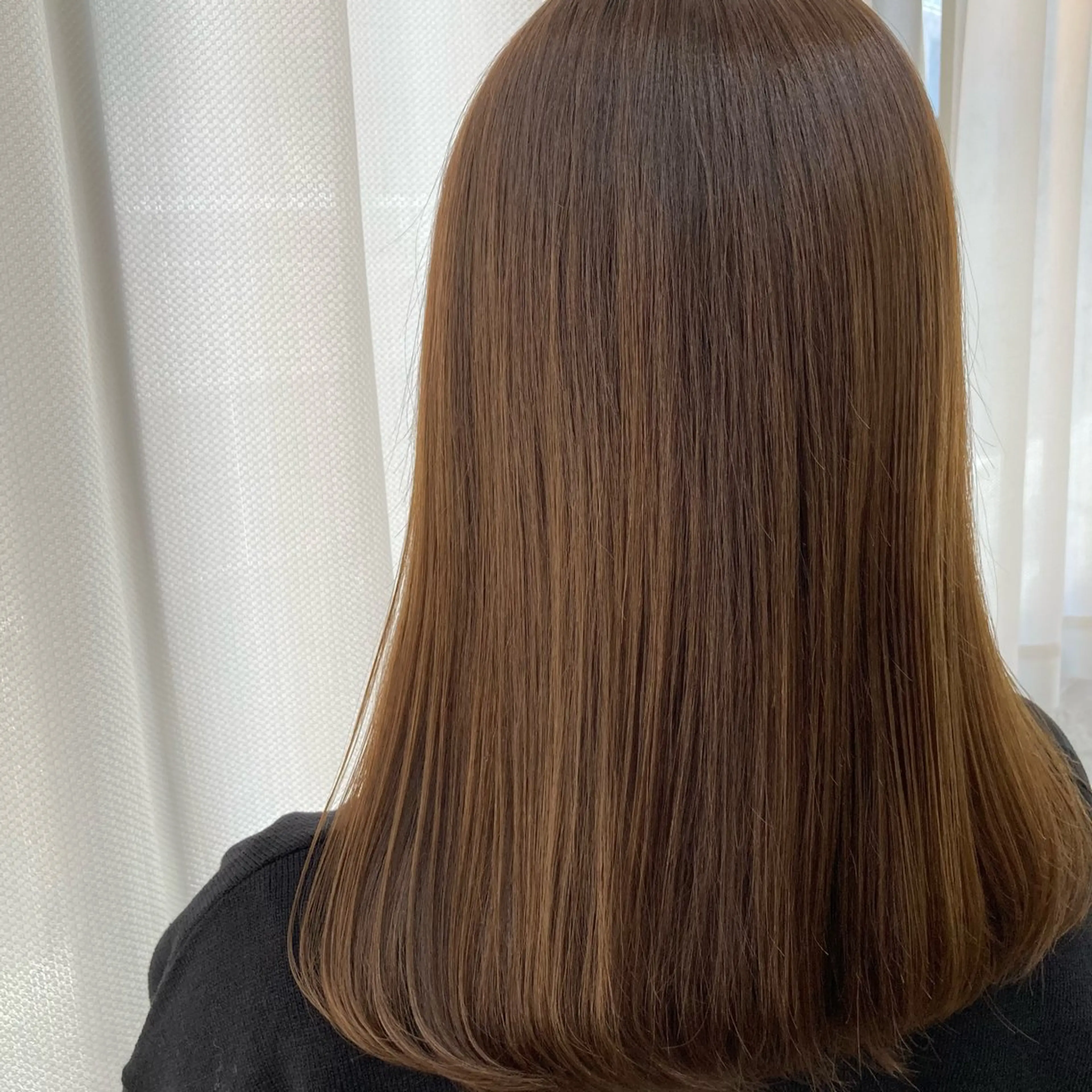 ミディアム カラー 味戸 誠也のヘアスタイル