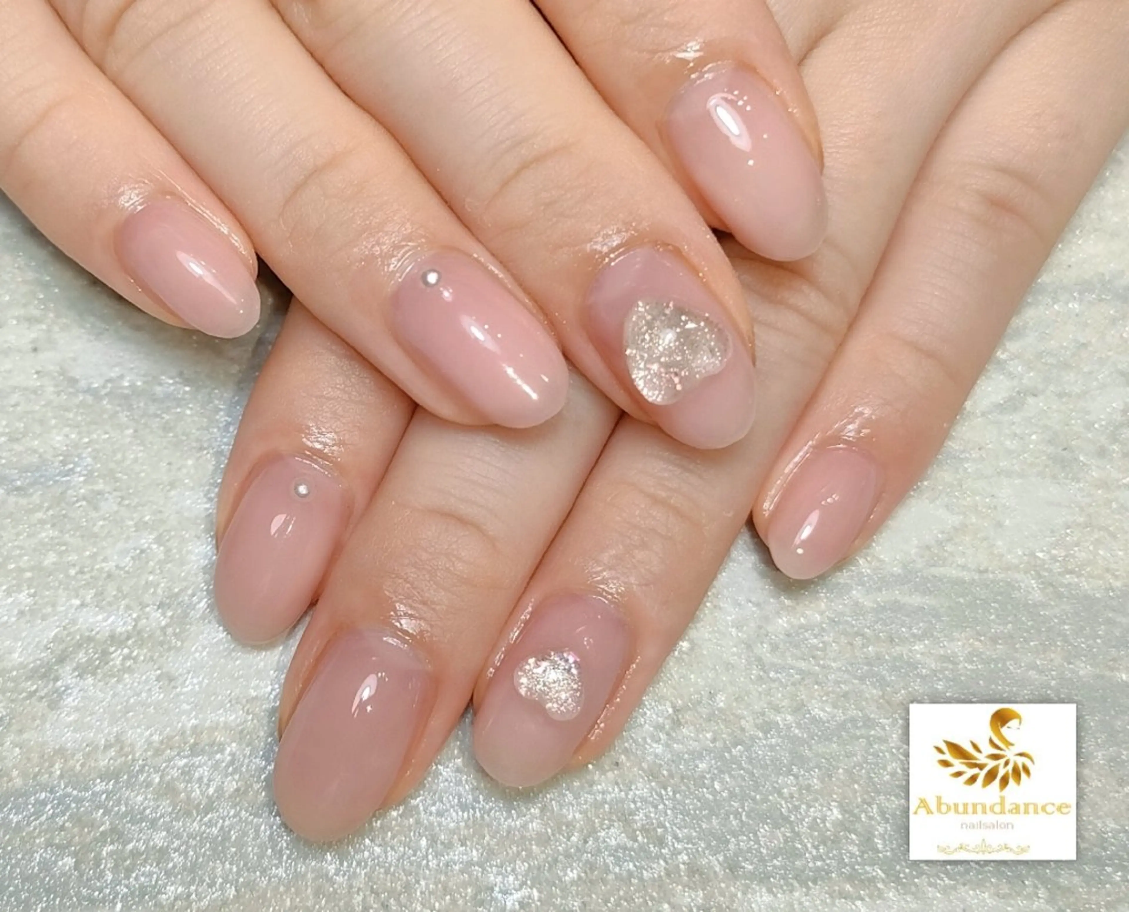 ネイル ガーリー ハート キラキラネイル ワンカラーネイル ピンク ハンドネイル 完全予約制個室サロン Abundancesのネイルデザイン