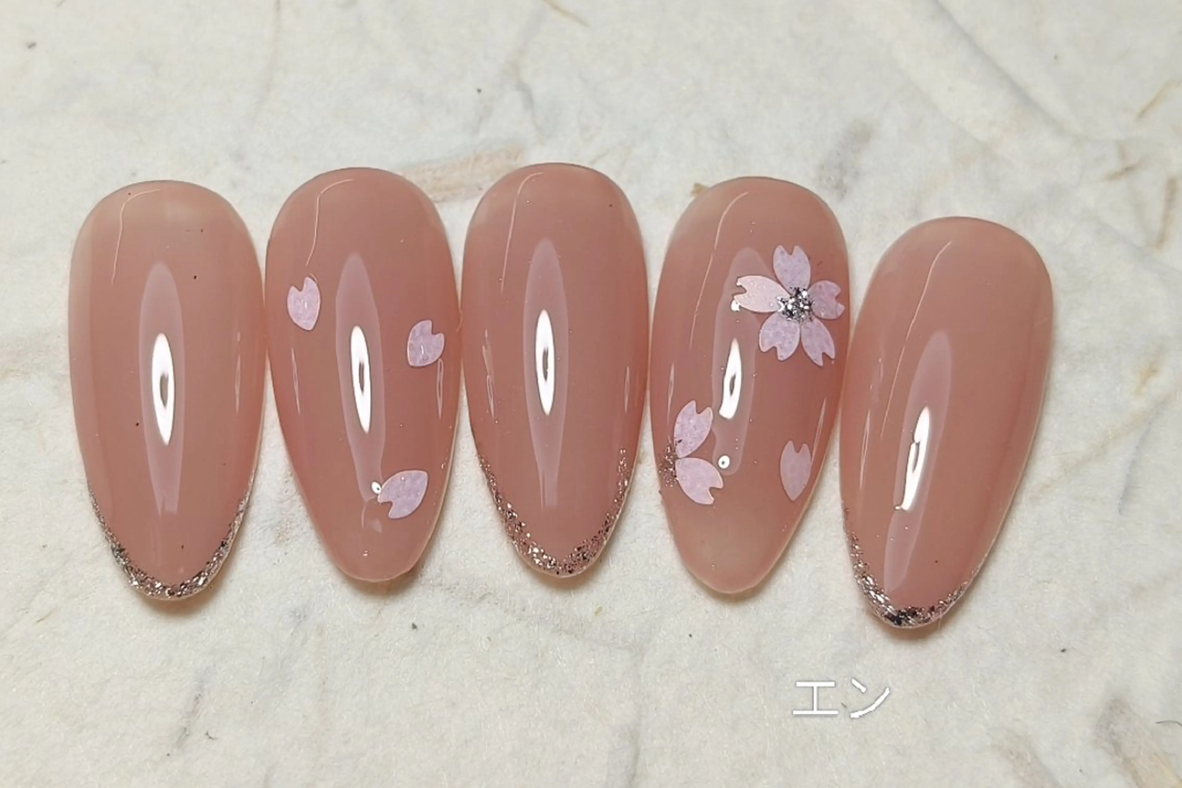 ネイル 春ネイル エ ンのネイルデザイン
