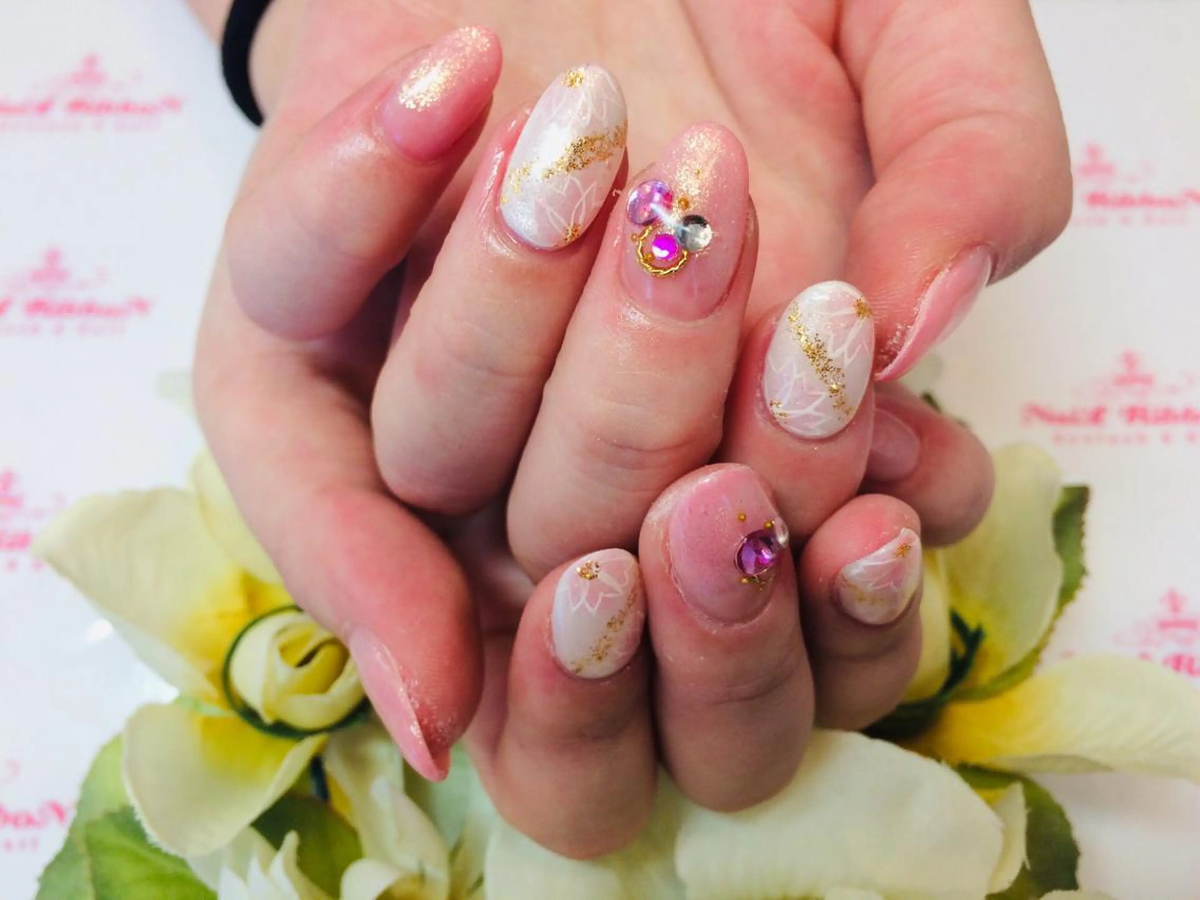 ネイル ハンドネイル ネイルリボン 受付スタッフのネイルデザイン