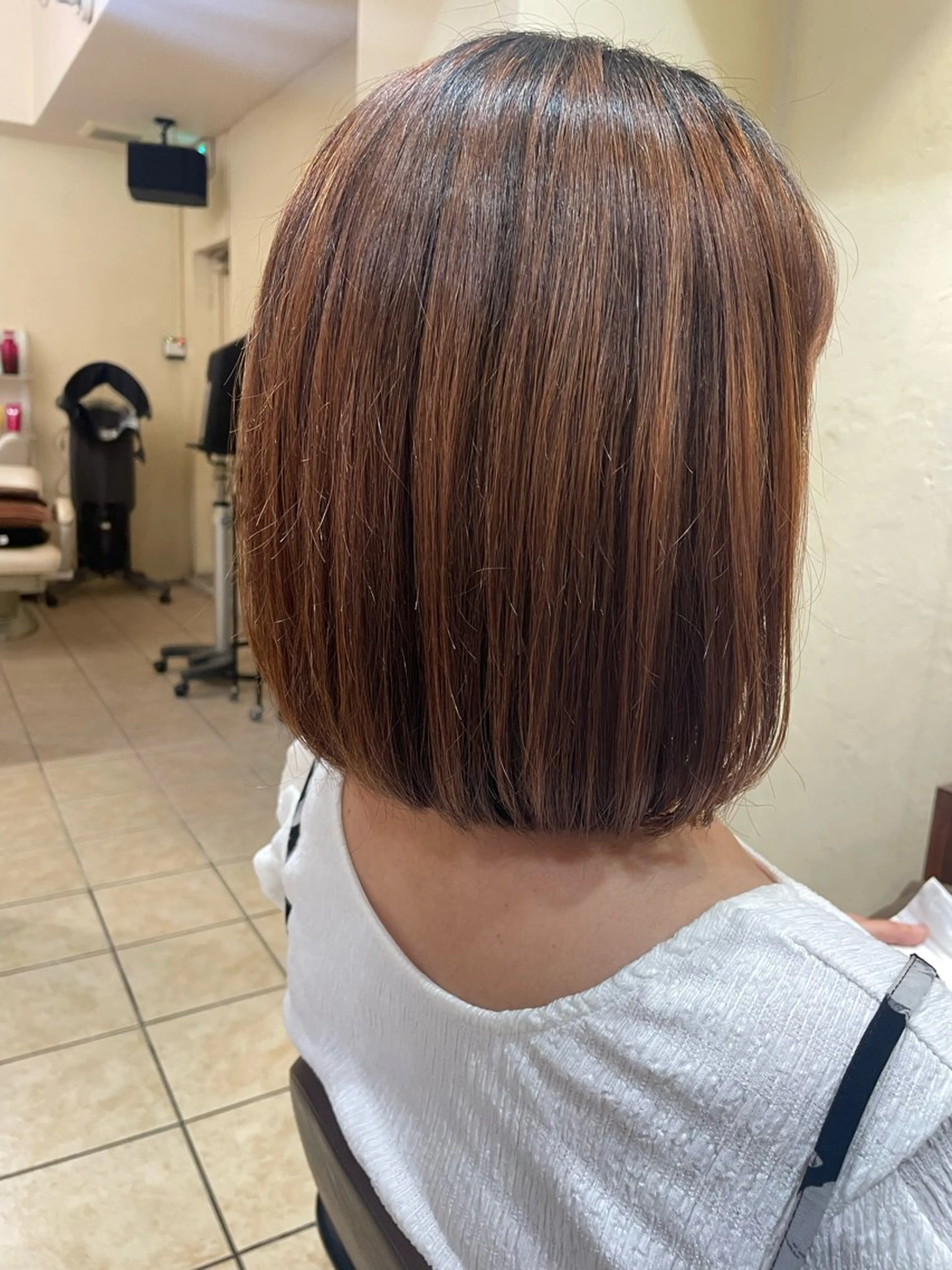 ミディアム 桑田 新菜のヘアスタイル