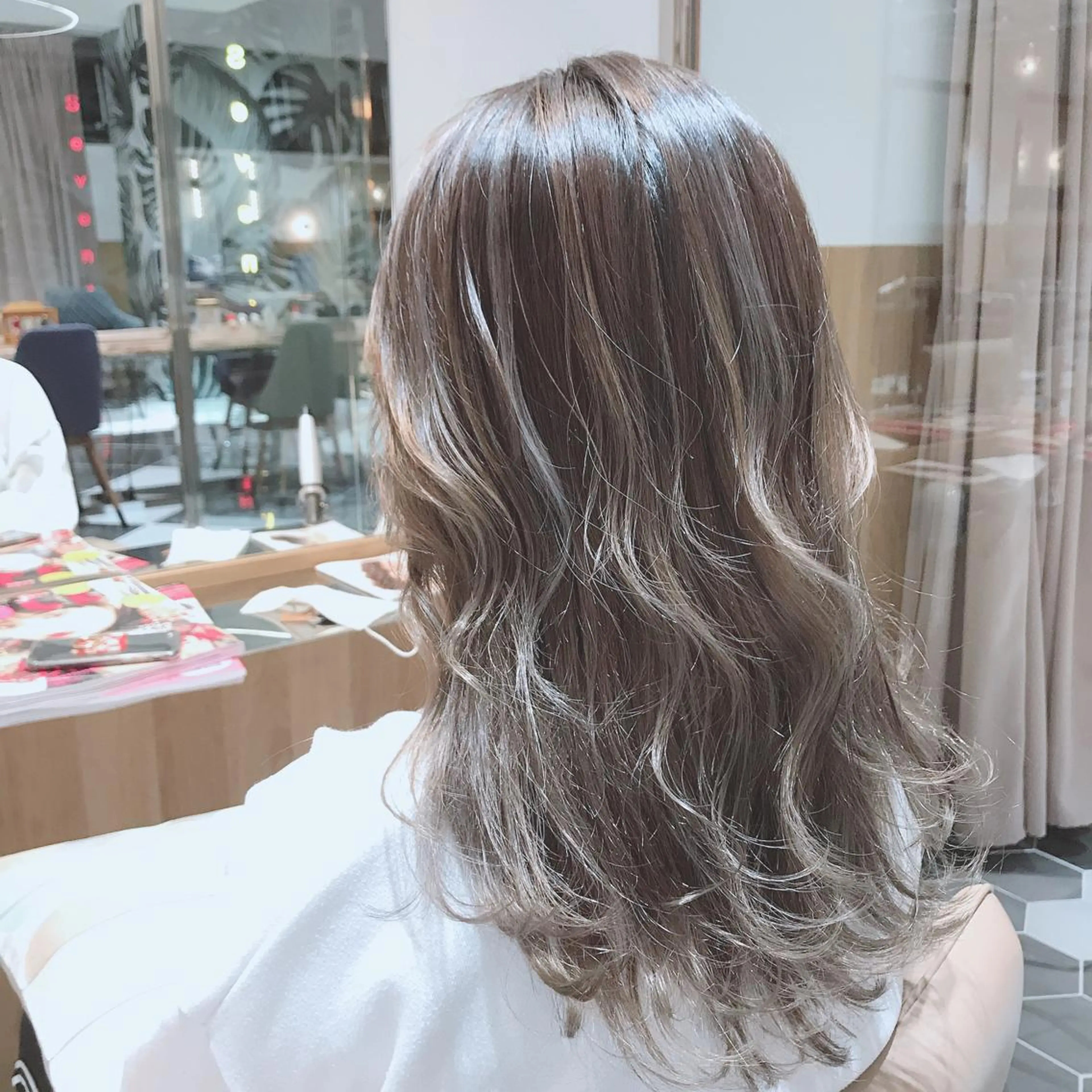 セミロング カラー ベージュカラー グラデーションカラー ハイライトカラー シルバー シルバーベージュ ボブ/ハイトーン 福生Radix 下田のヘアスタイル
