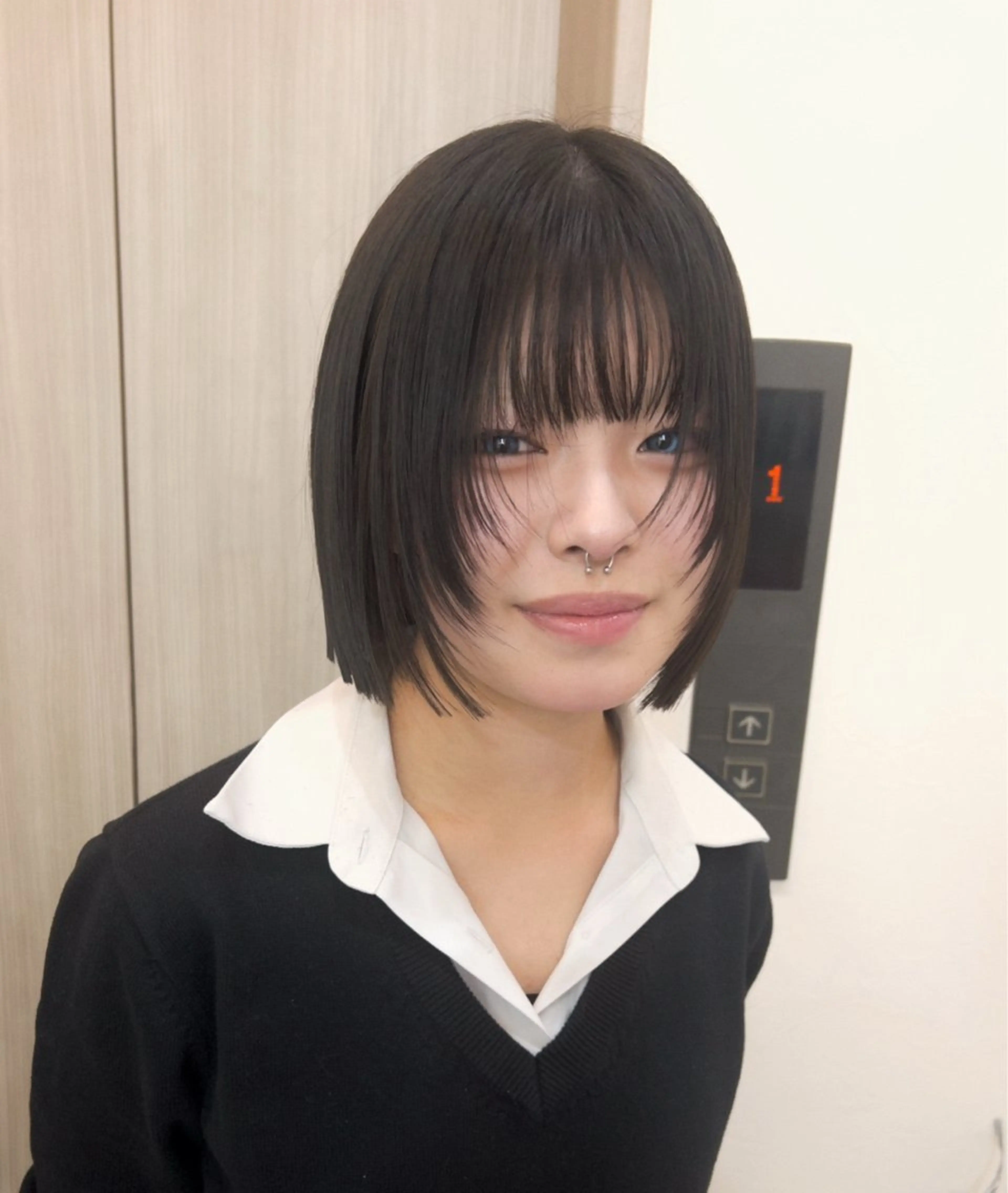 ミディアム カット tiel 小山莉々のヘアスタイル