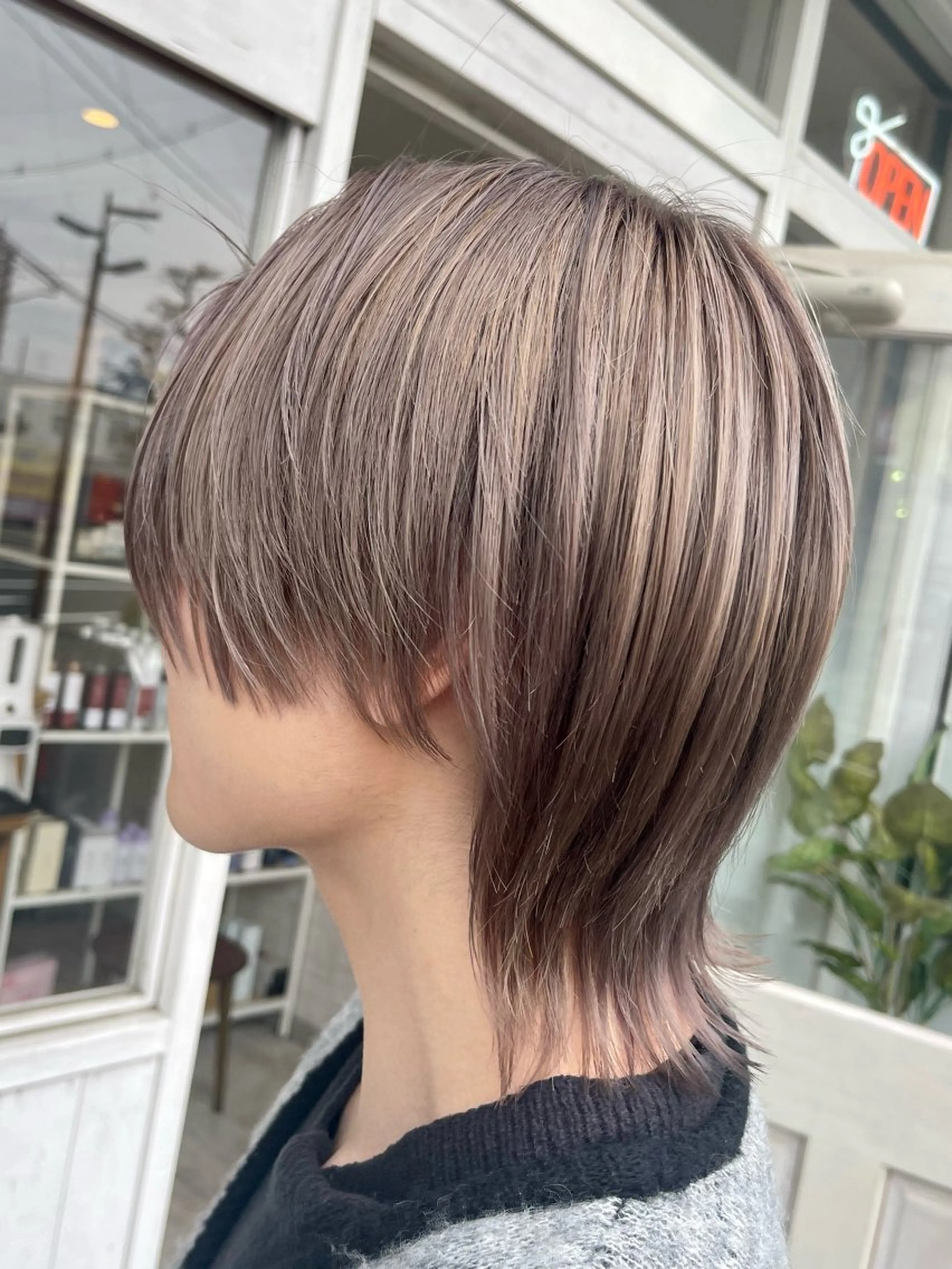 ミディアム カット ヘアカラー 🍭透明感カラー 志賀拓海🍬🌈のヘアスタイル